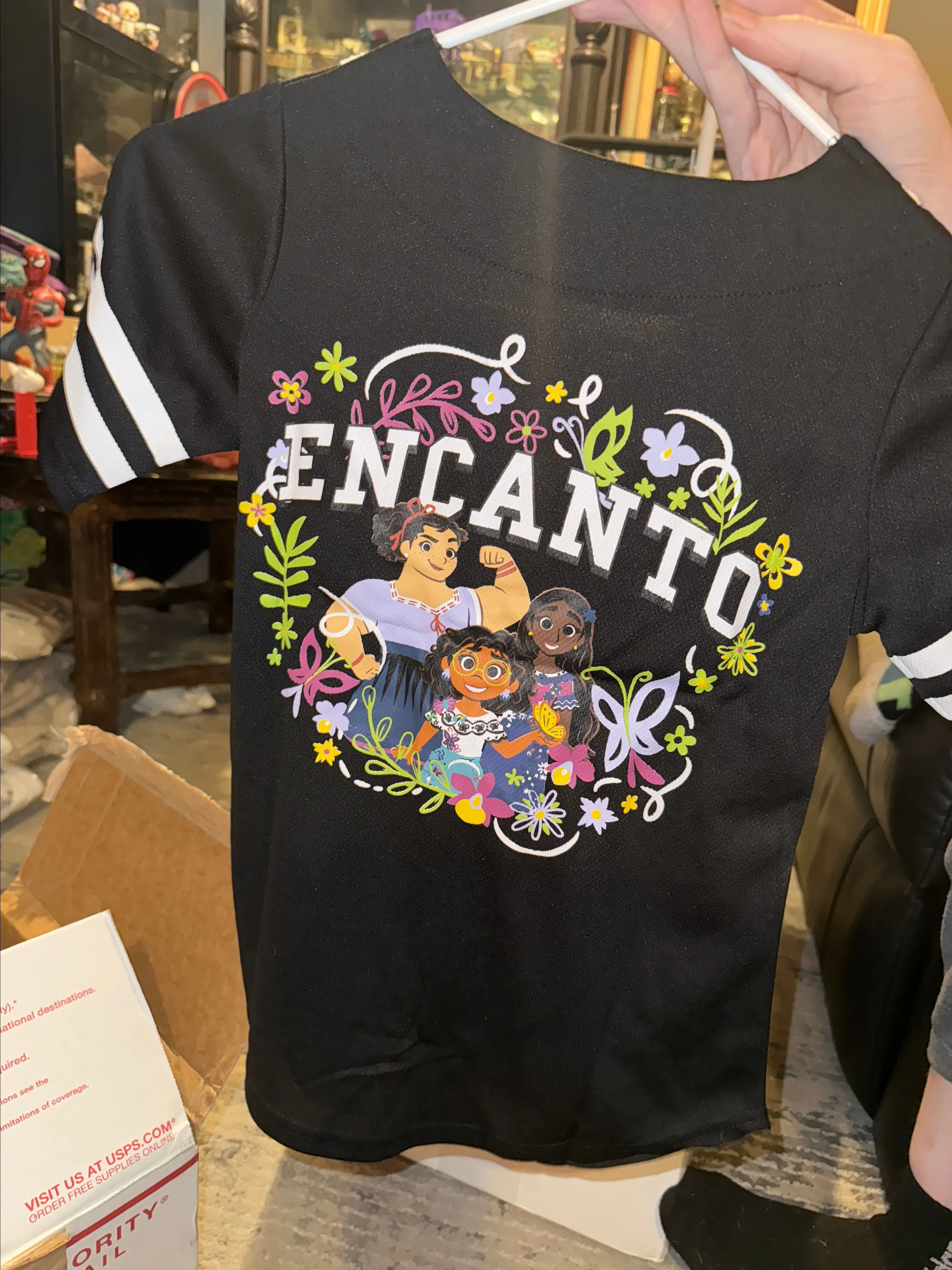 Product image for Disney licensed encanto shirt size 7/8
