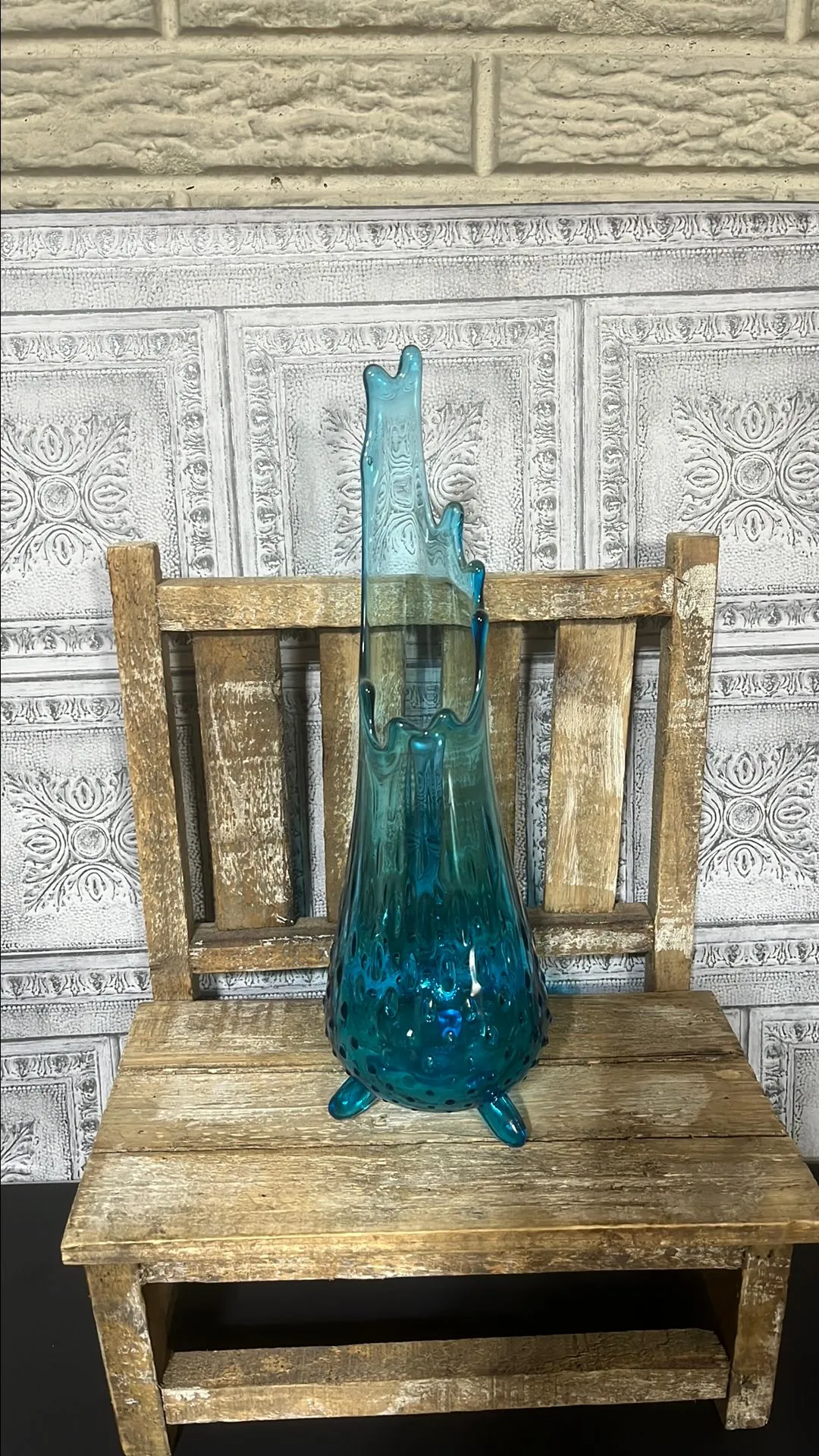 Product image for 001.) L.E. Smith 3-Toe Swung Vase