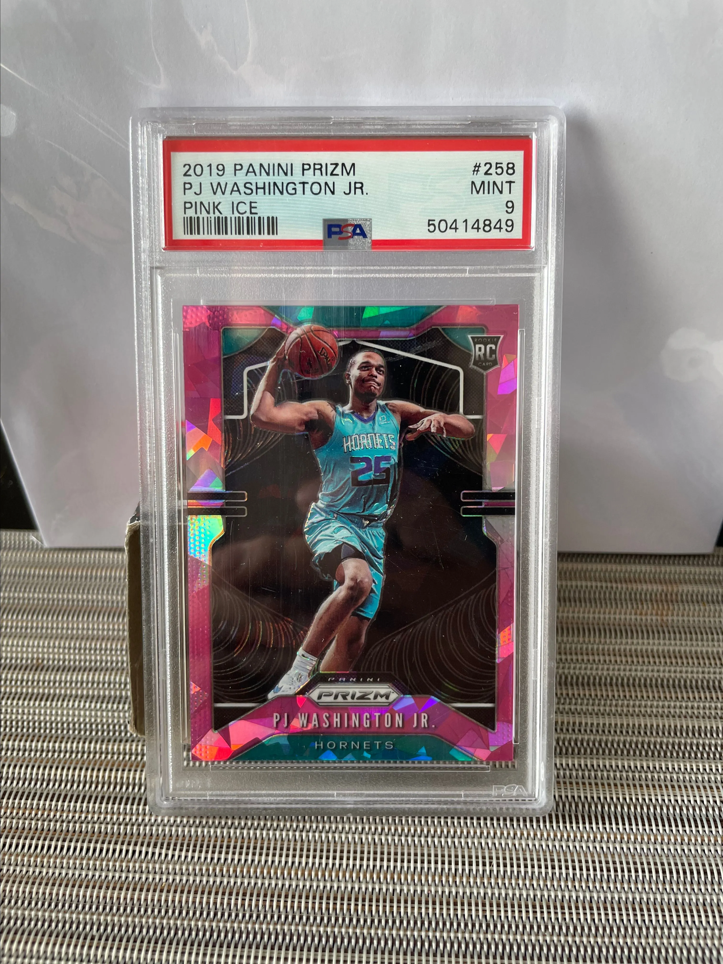 Product image for 2019 PJ Washington Hornets Pink Cracked Ice Prizm Rookie #258