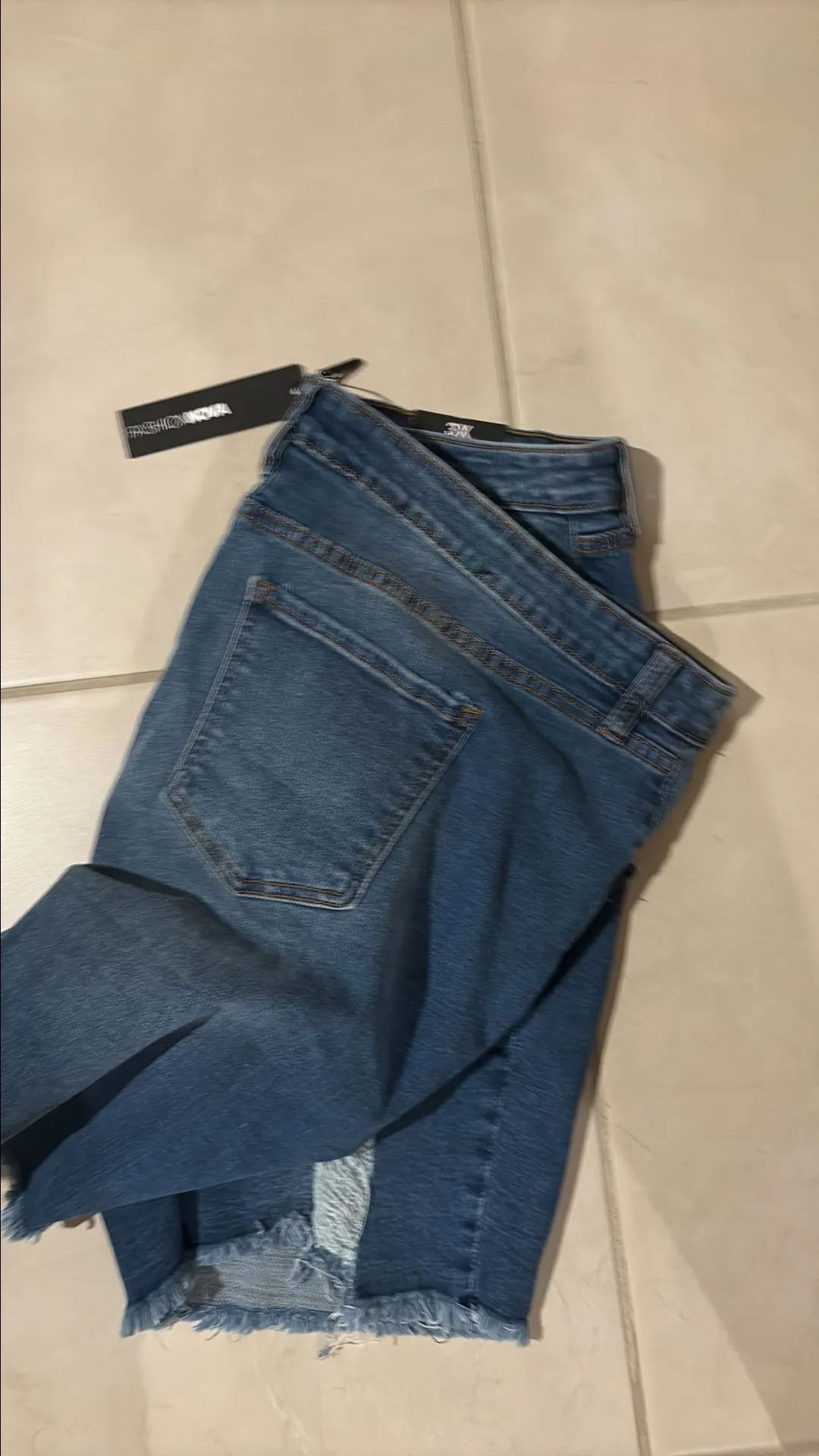 Listing Image Blurred Background