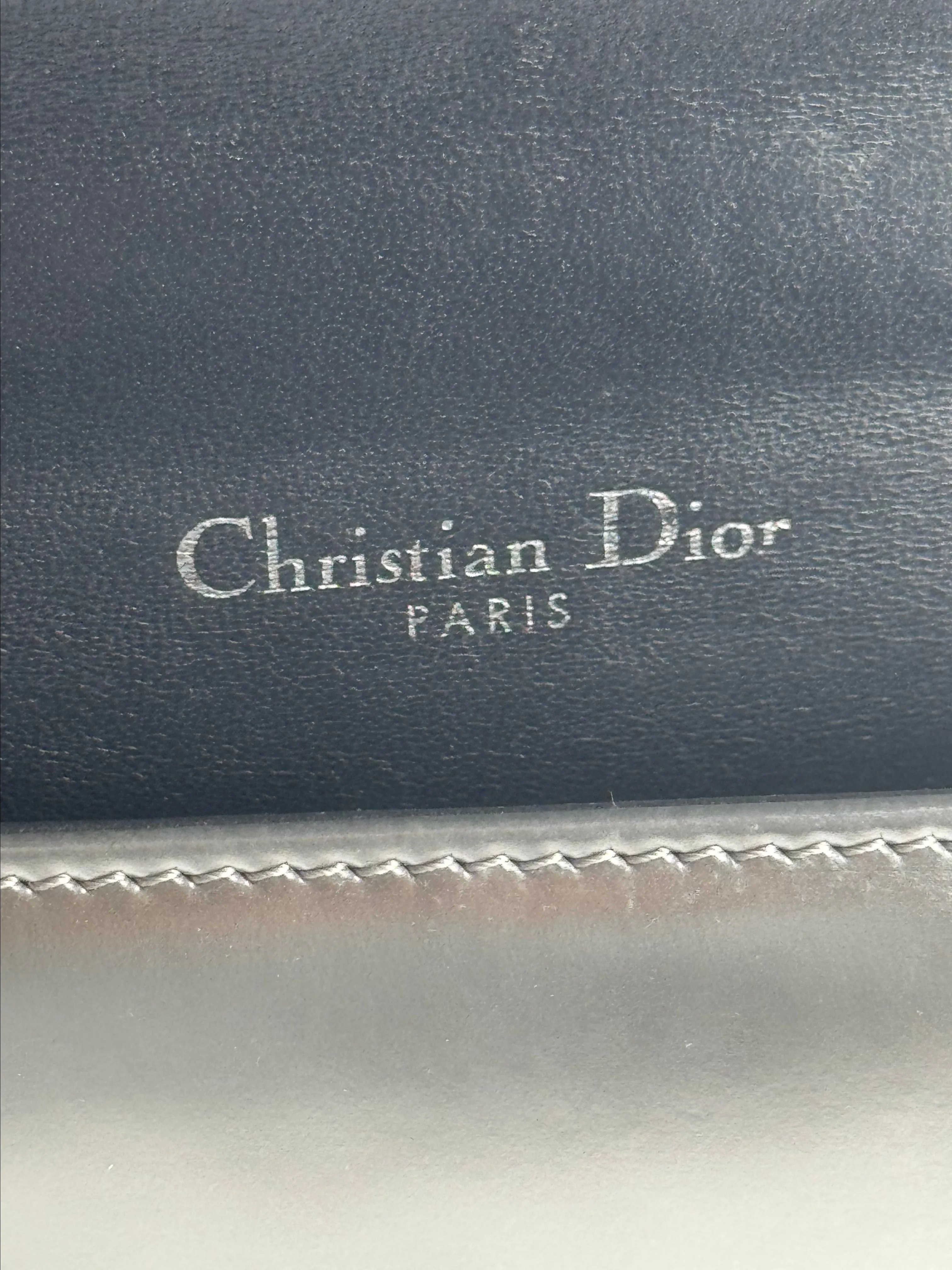 Listing Image Blurred Background