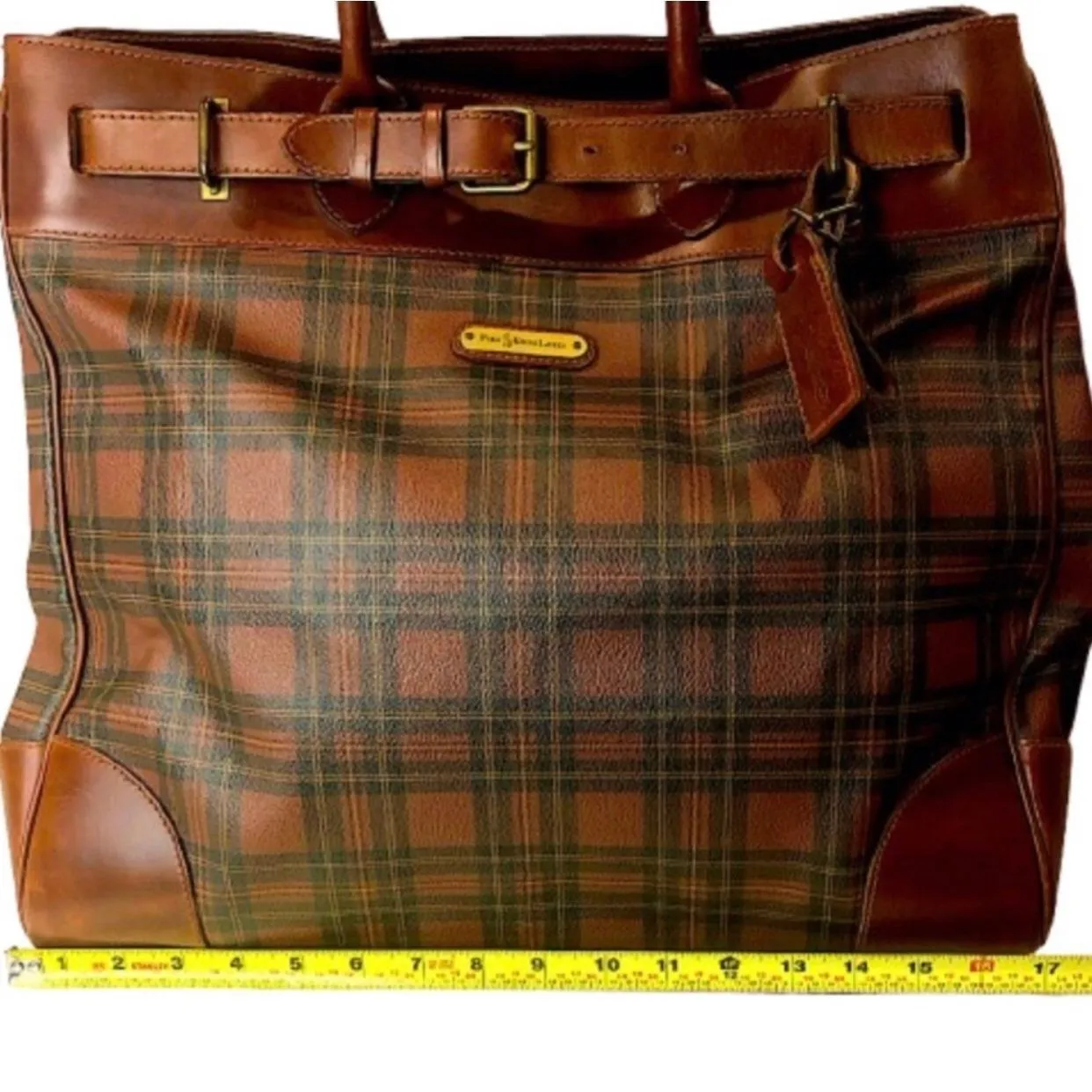 Listing Image Blurred Background