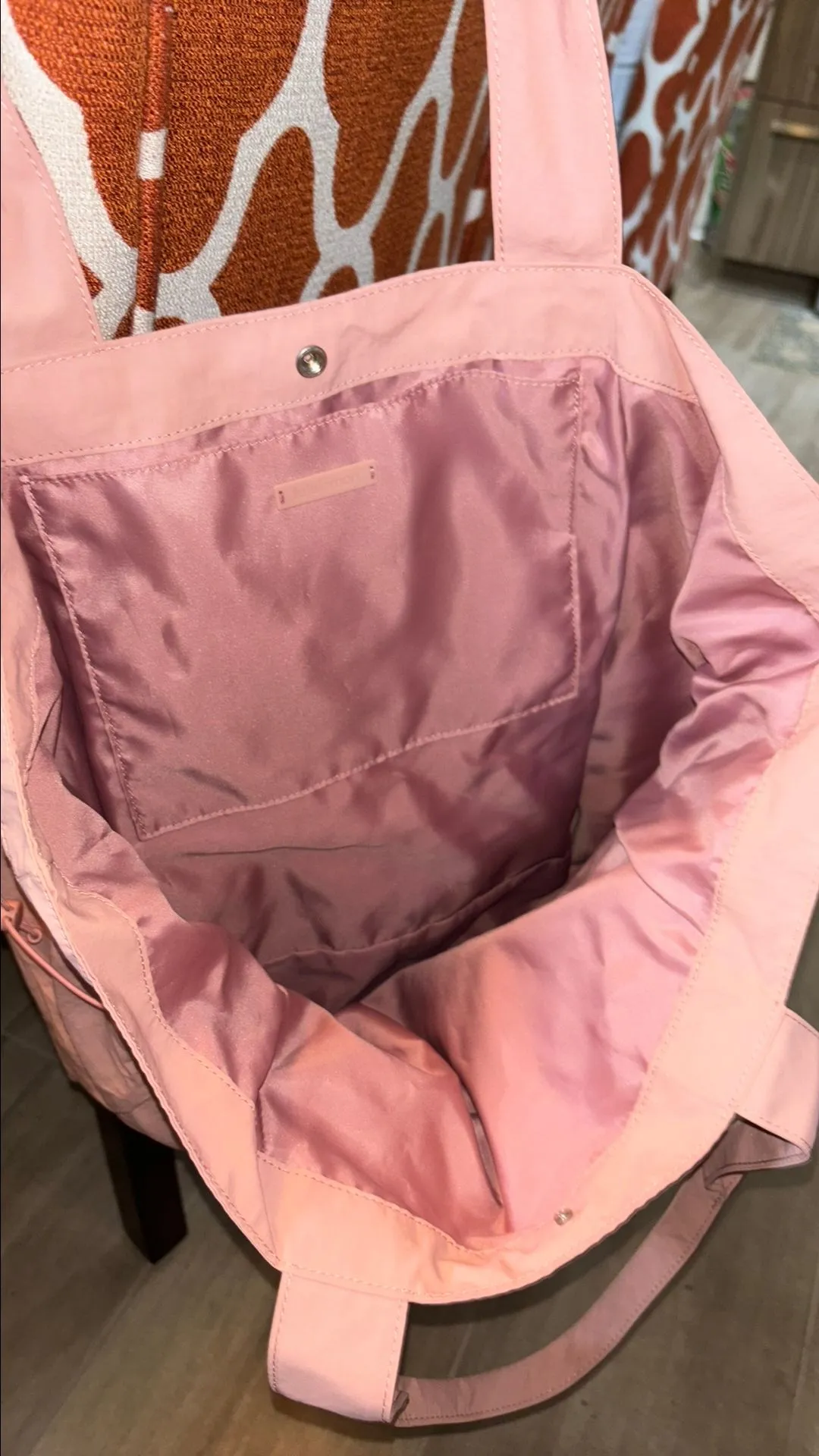 Listing Image Blurred Background