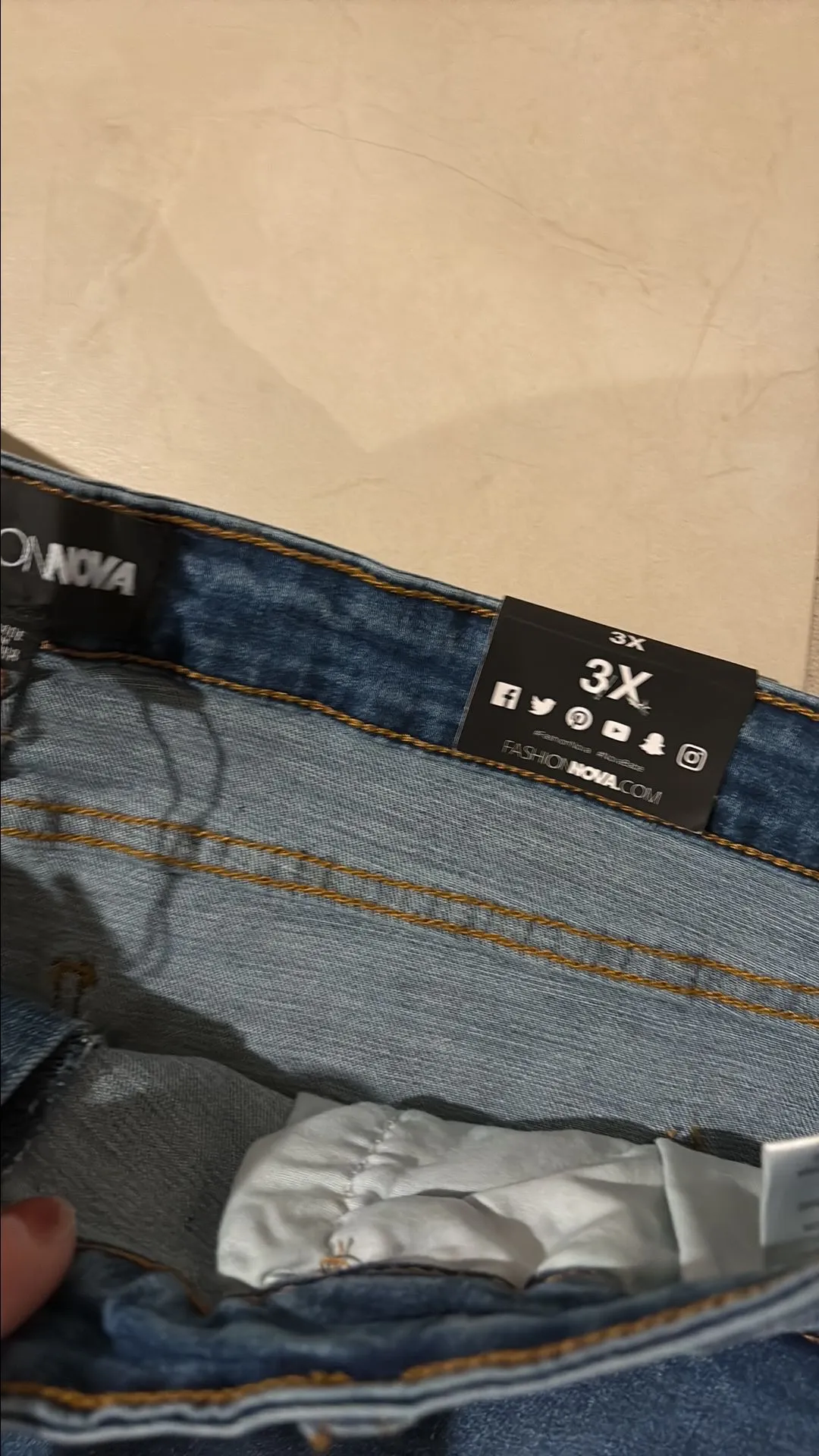 Listing Image Blurred Background