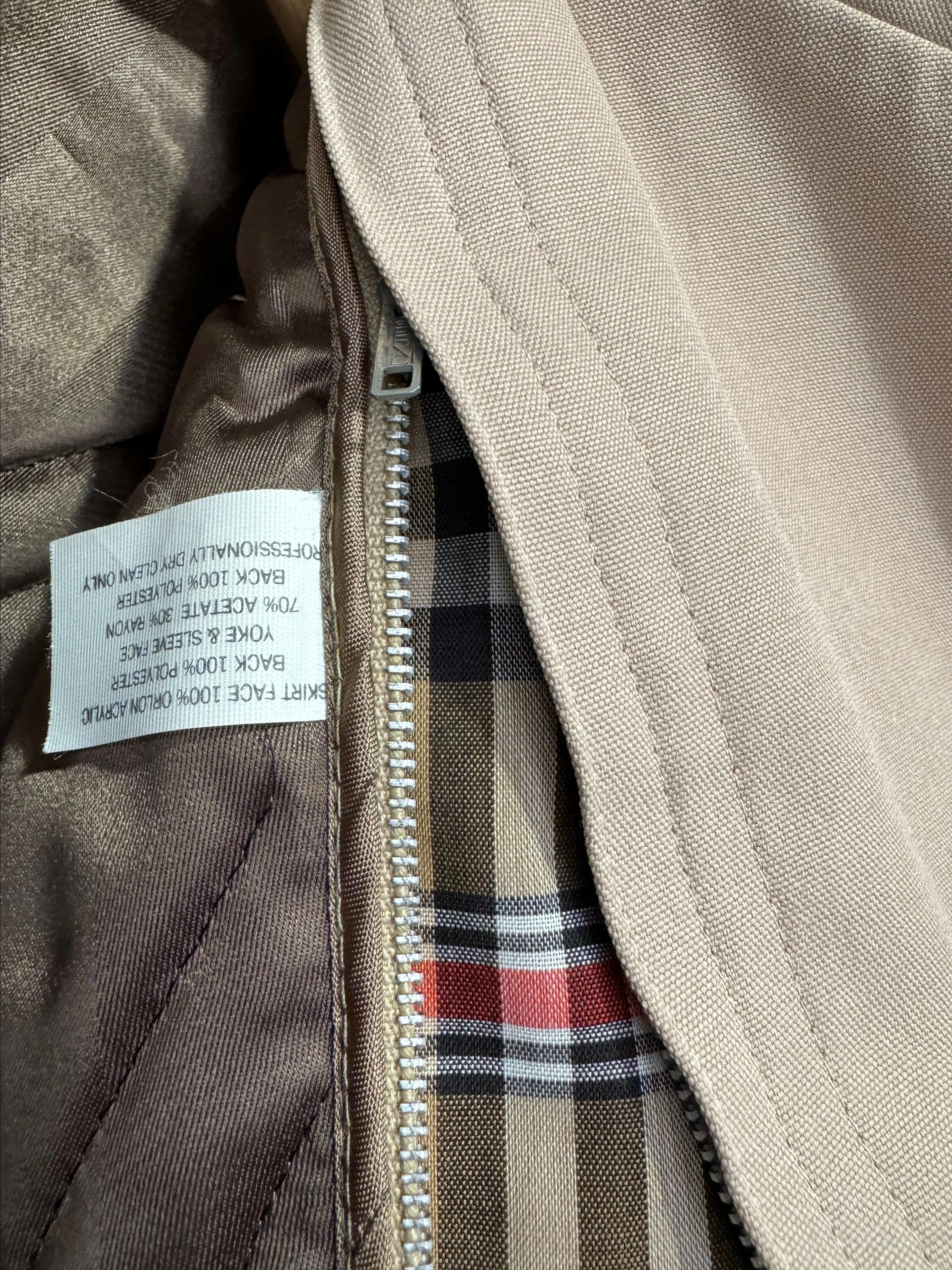 Listing Image Blurred Background