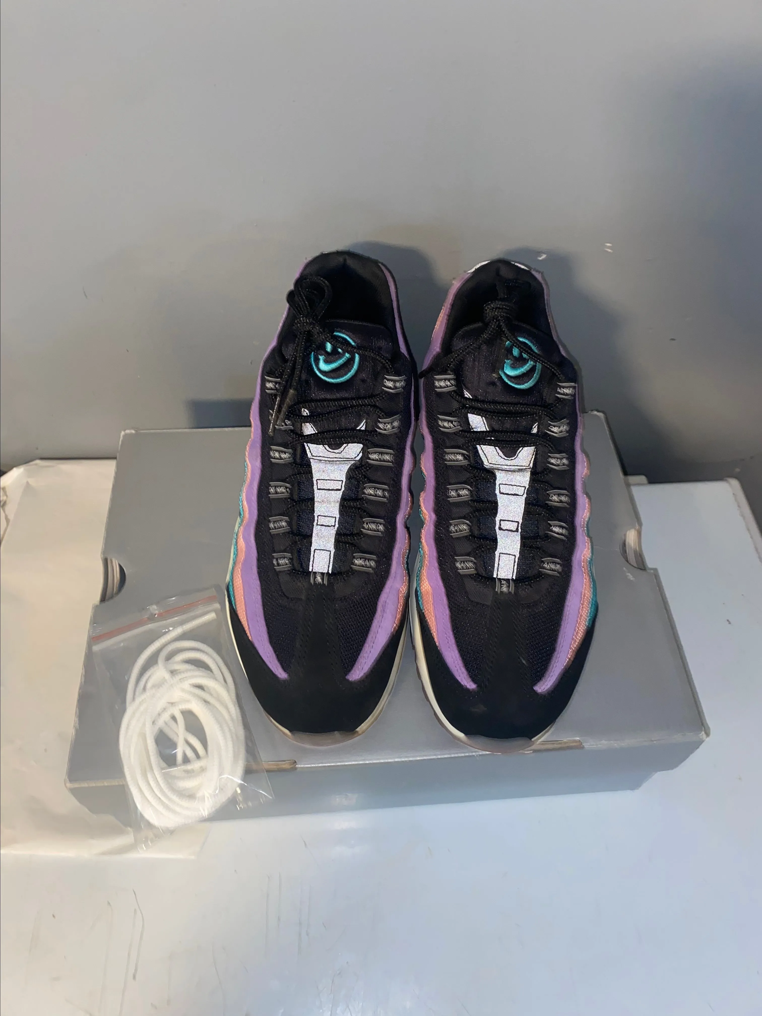 Listing Image Blurred Background