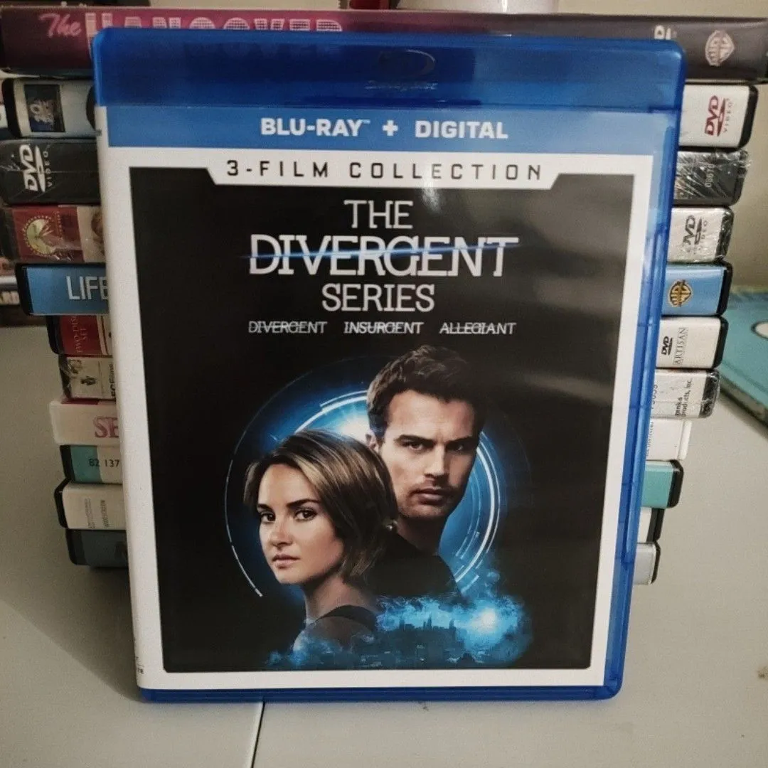 Product image for divergent series 3 disc Blu-ray collection 
