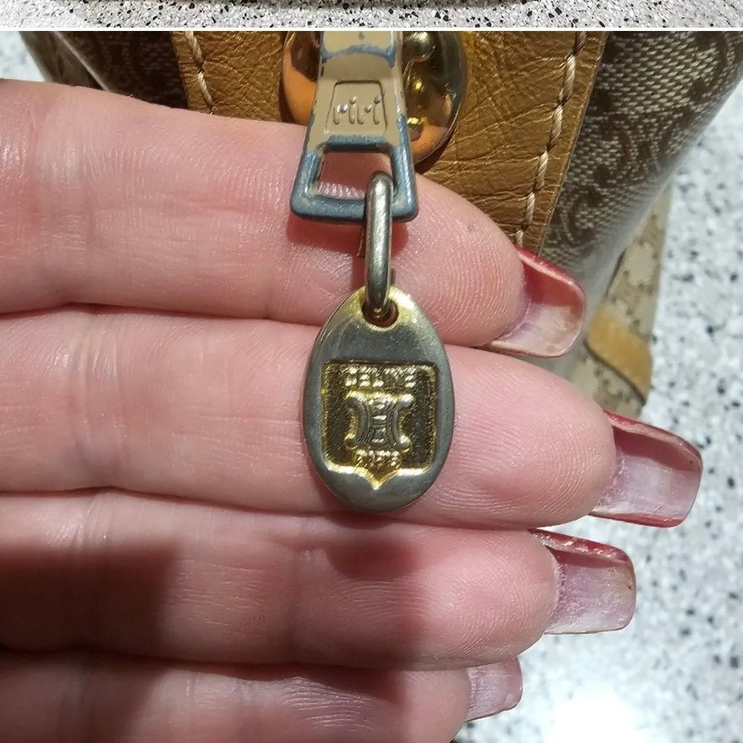 Listing Image Blurred Background