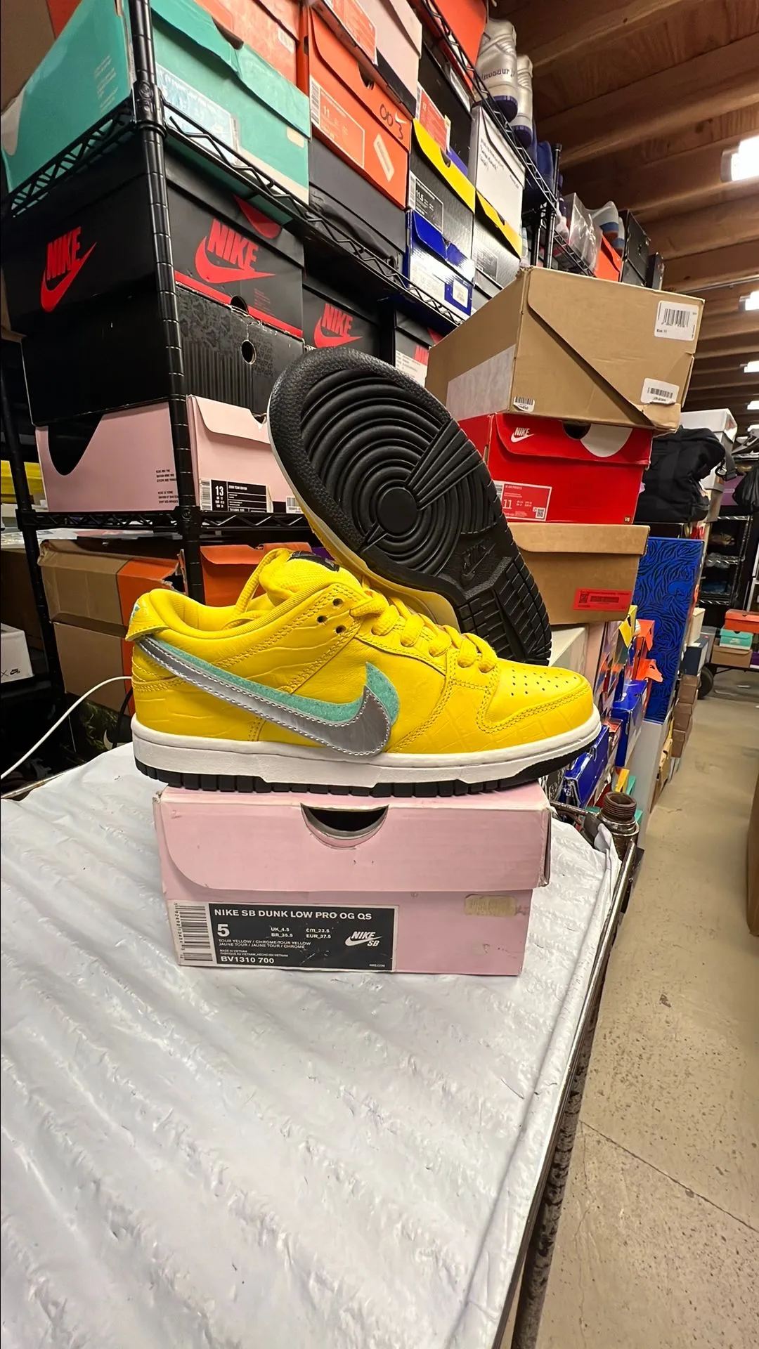 Product image for *1/250 FNF* NIKE SB DUNK LOW "CANARY FNF" SIZE 5M (6.5W) BRAND NEW