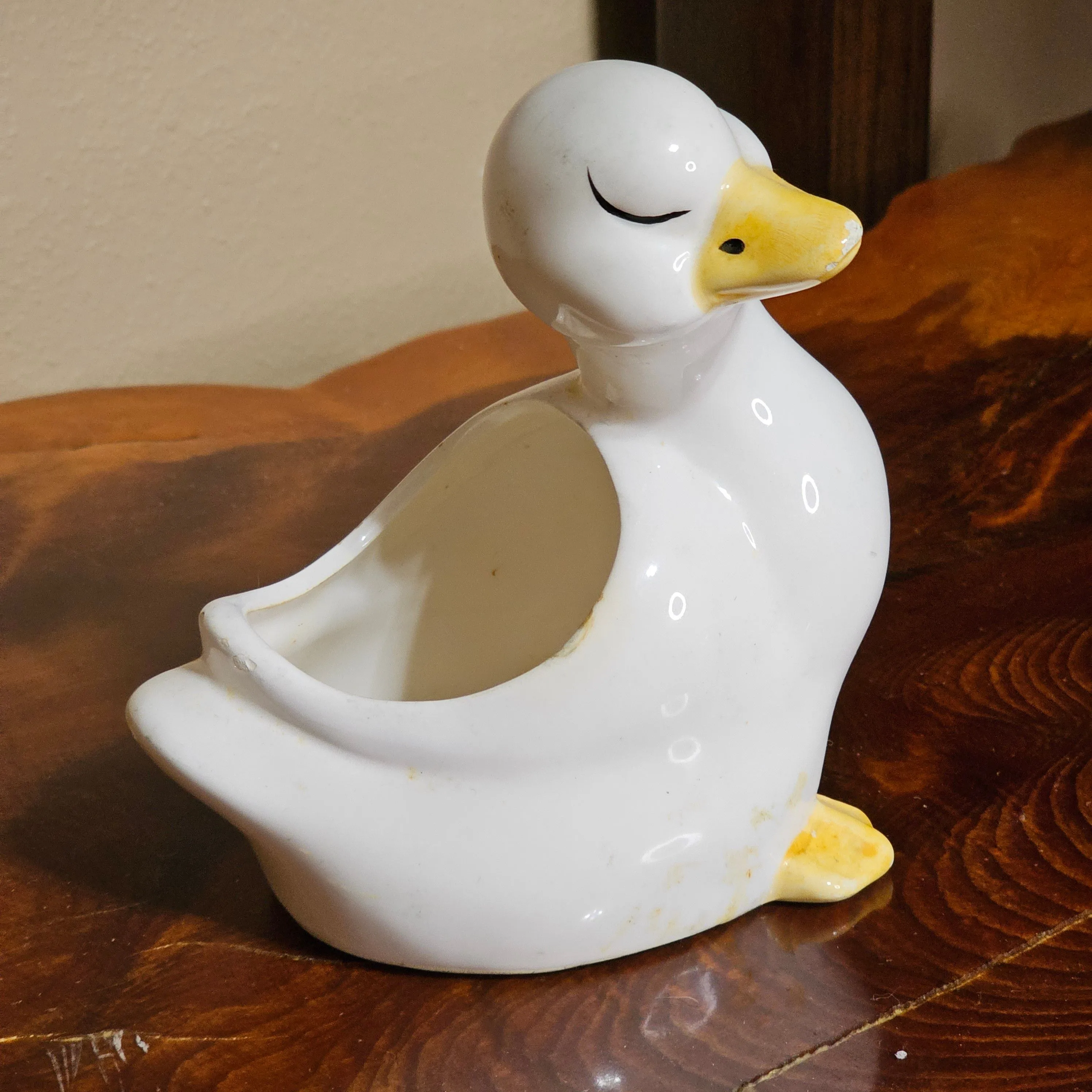 Product image for White Goose Planter ⚠️chipped glaze on beak