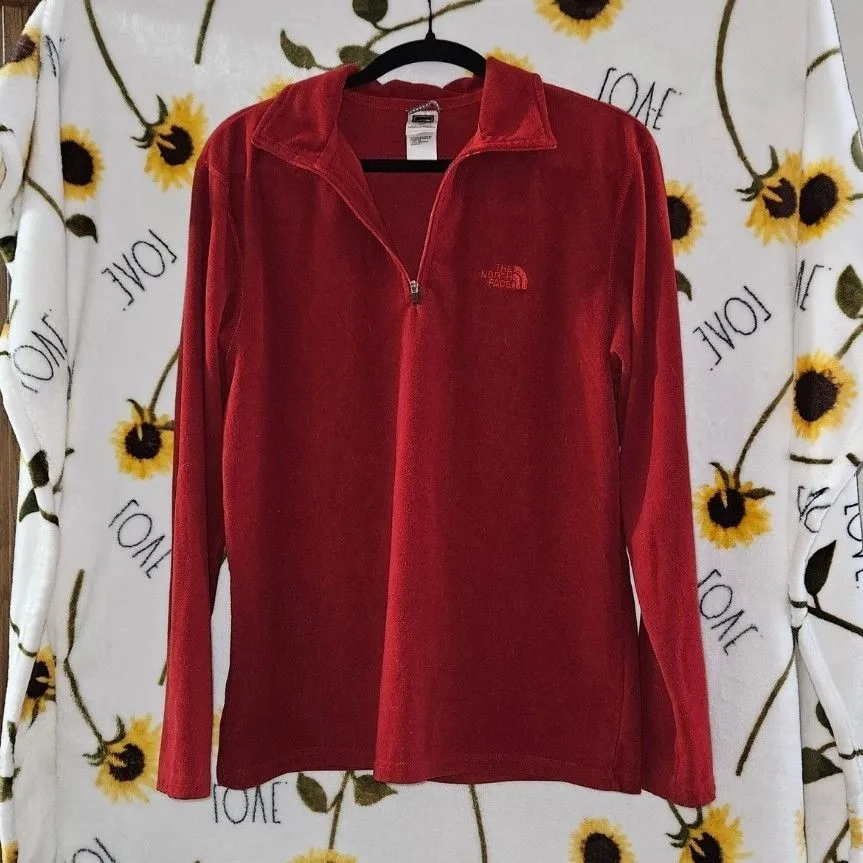 Product image for North Face Fleece Long Sleeve. 1/4 Zip. Size Medium