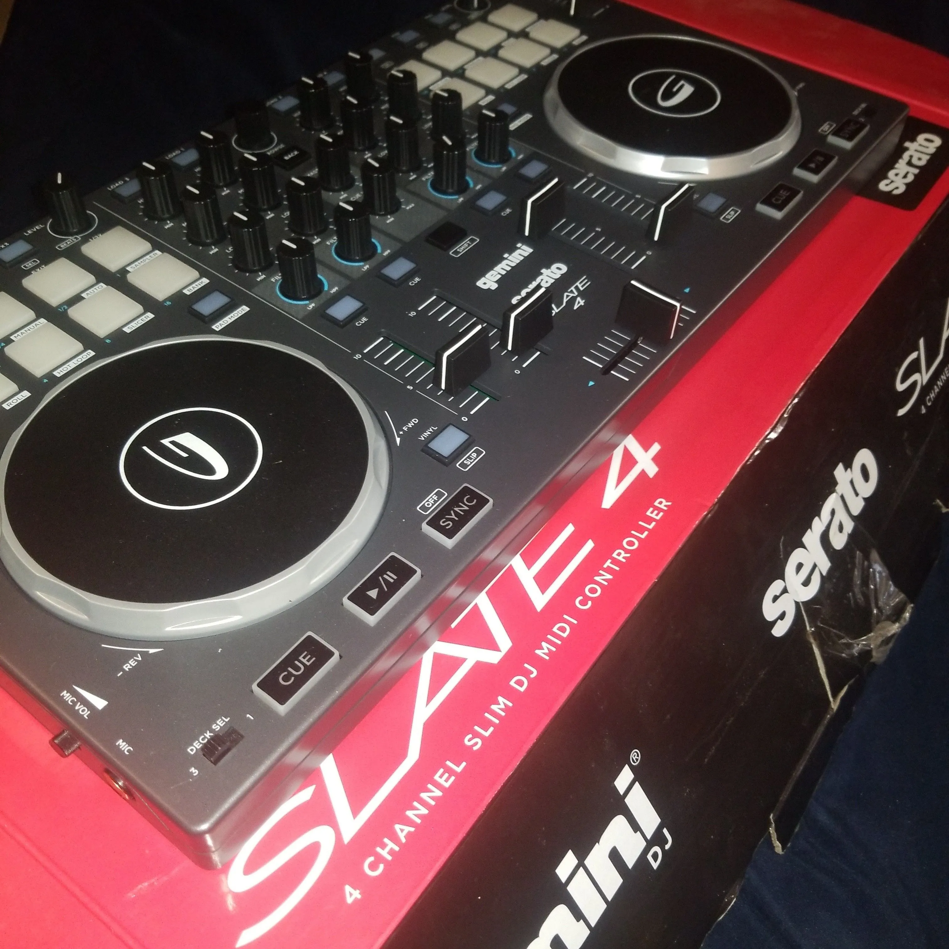 Product image for Gemini DJ SLATE 4 USB/MIDI 4-Channel Slim DJ MIDI Controller