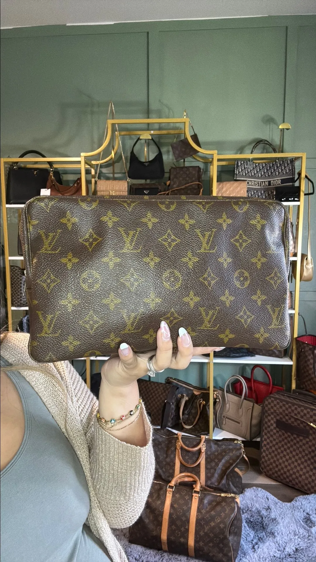 Product image for LV Monogram Toiletry 28