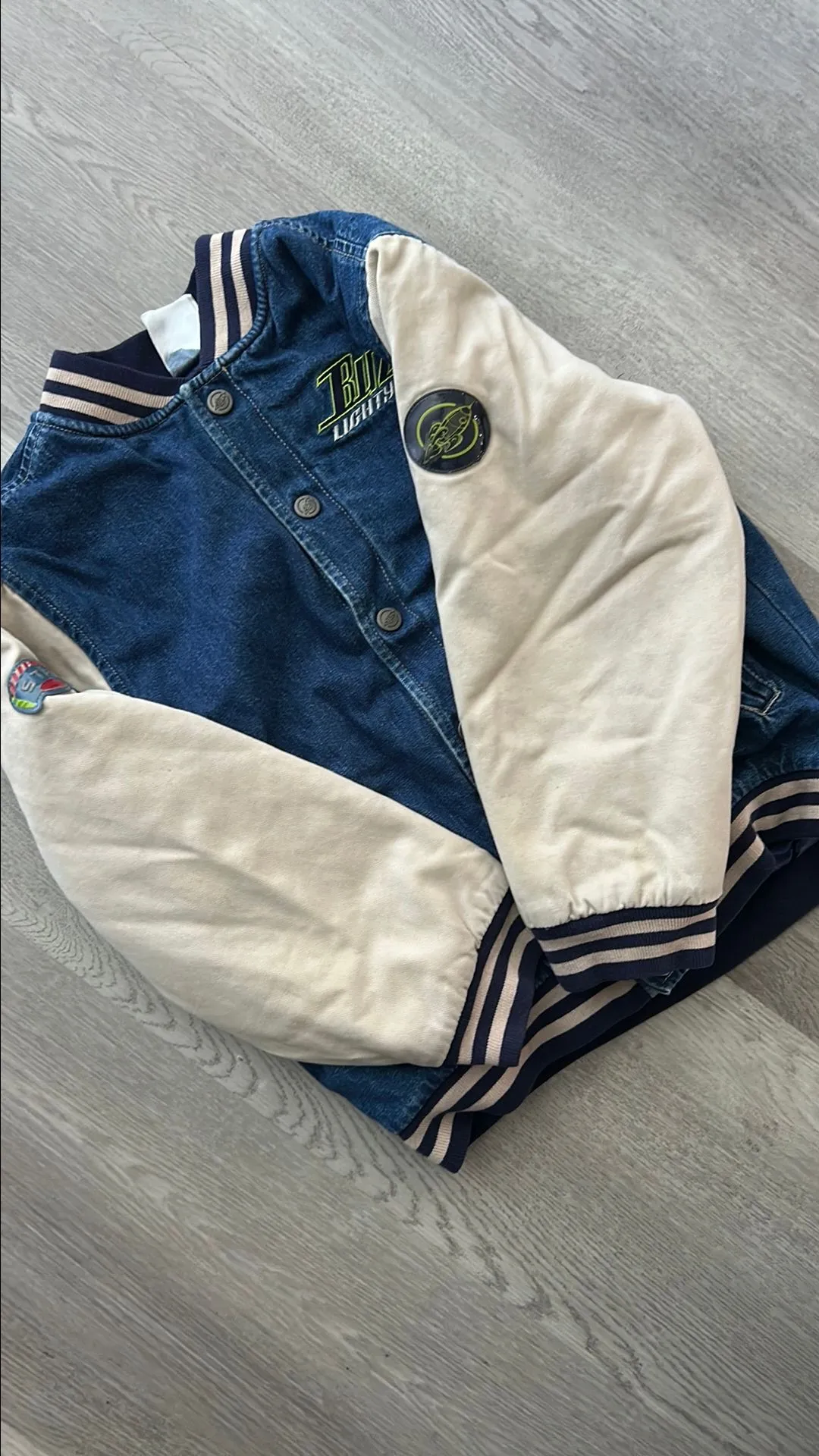 Listing Image Blurred Background