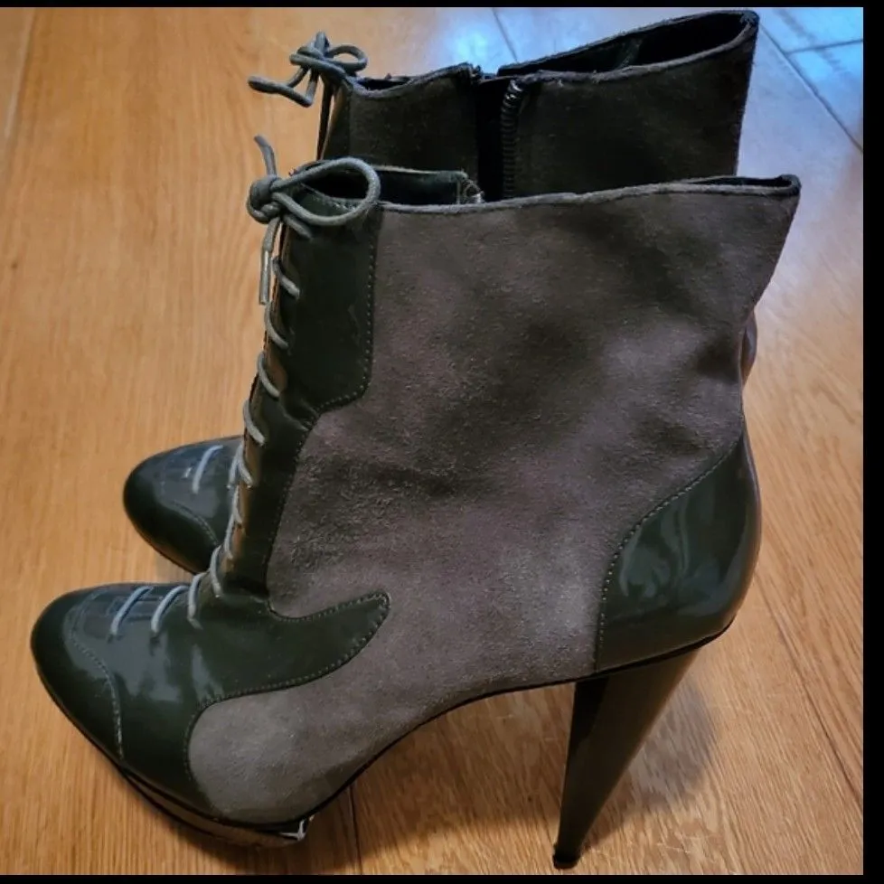Product image for Velvet Angels Gray Suede Lace Up Heel Boots Size 40 (9.5)

zipper closure 

patent leather and suede