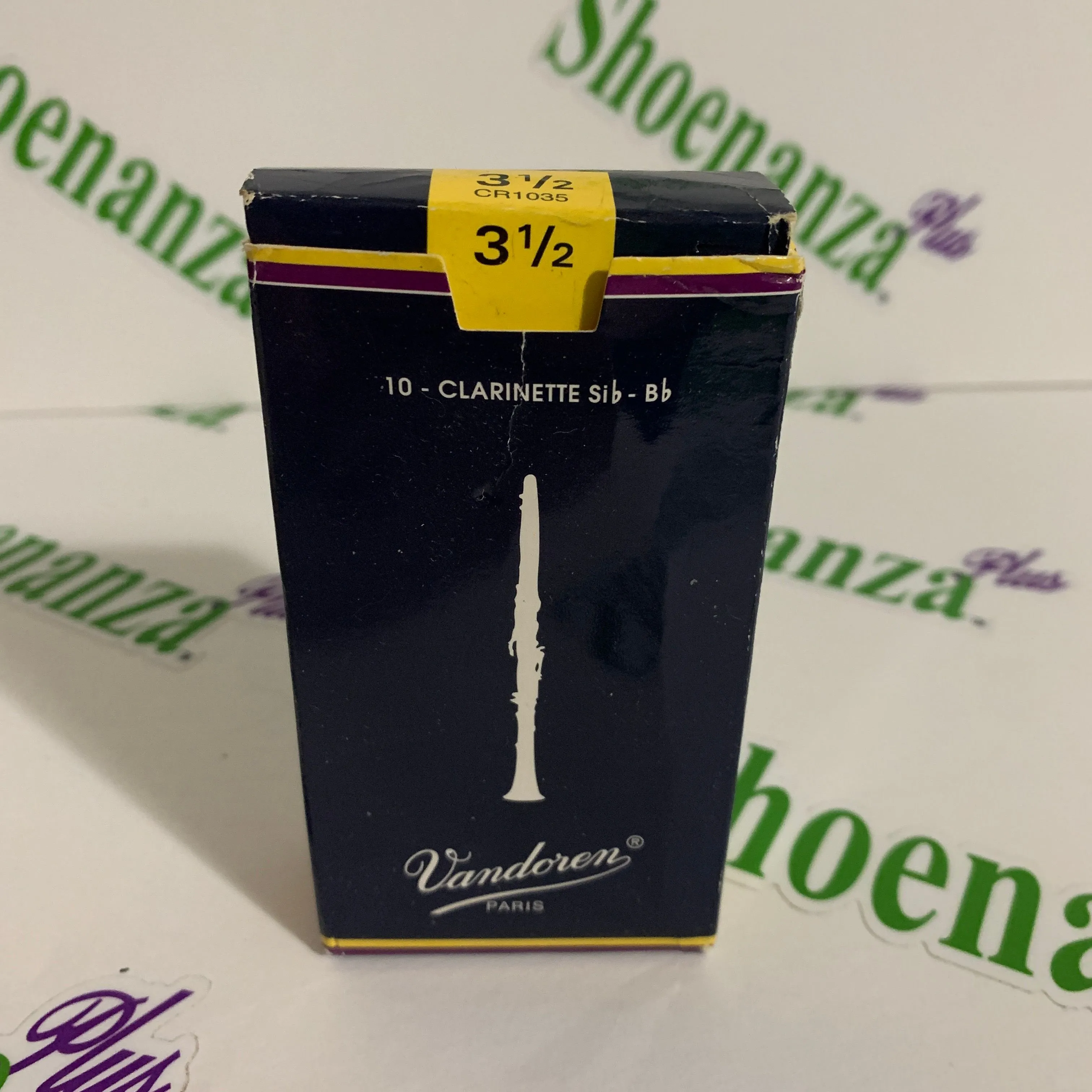 Product image for Vandoren Traditional Bb Clarinet Reed Strength 3.5 CR1035 Box of 10