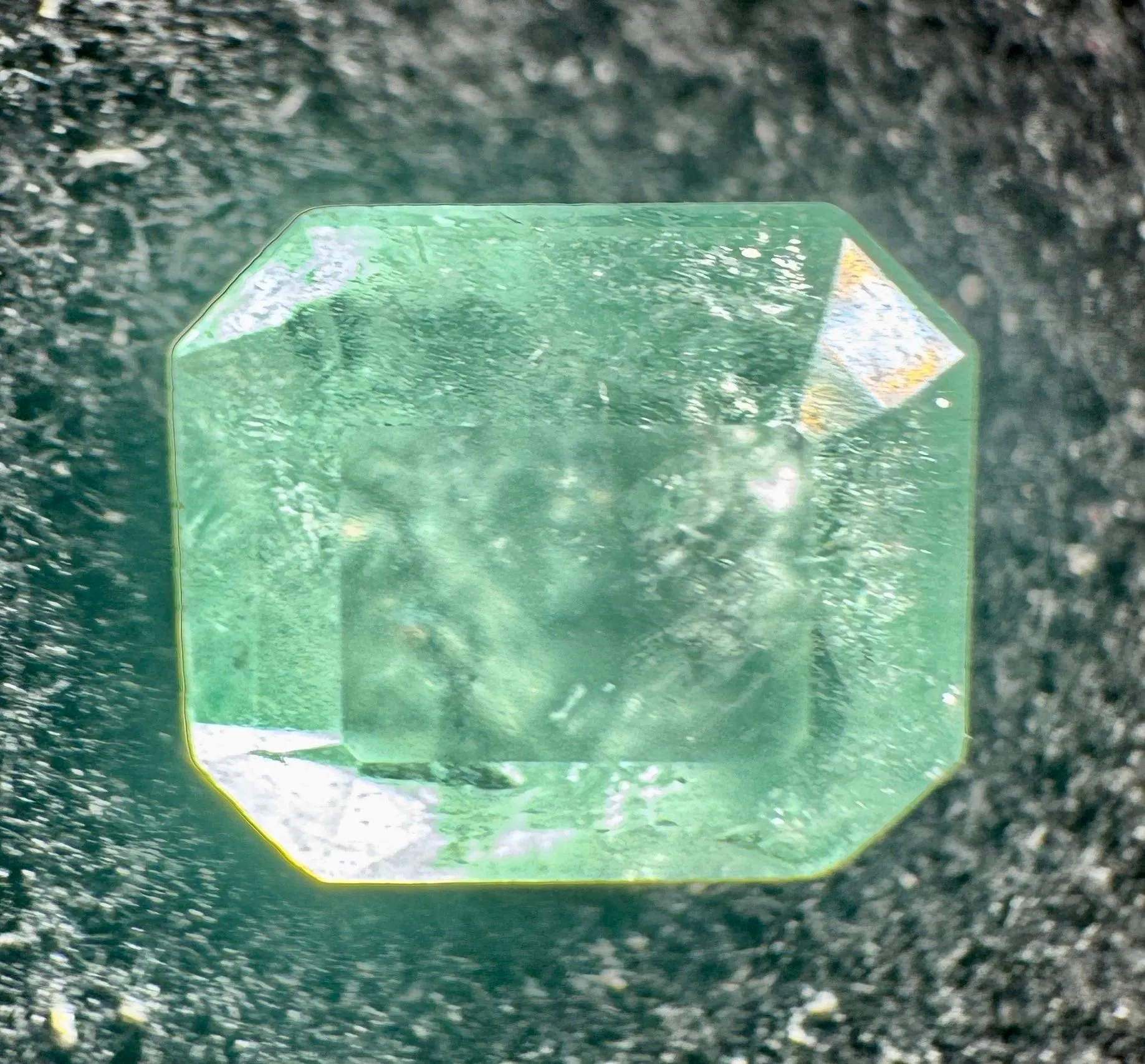 Product image for 001 - Natural 1.62CT Colombian Emerald aprox 8mm x 7mm