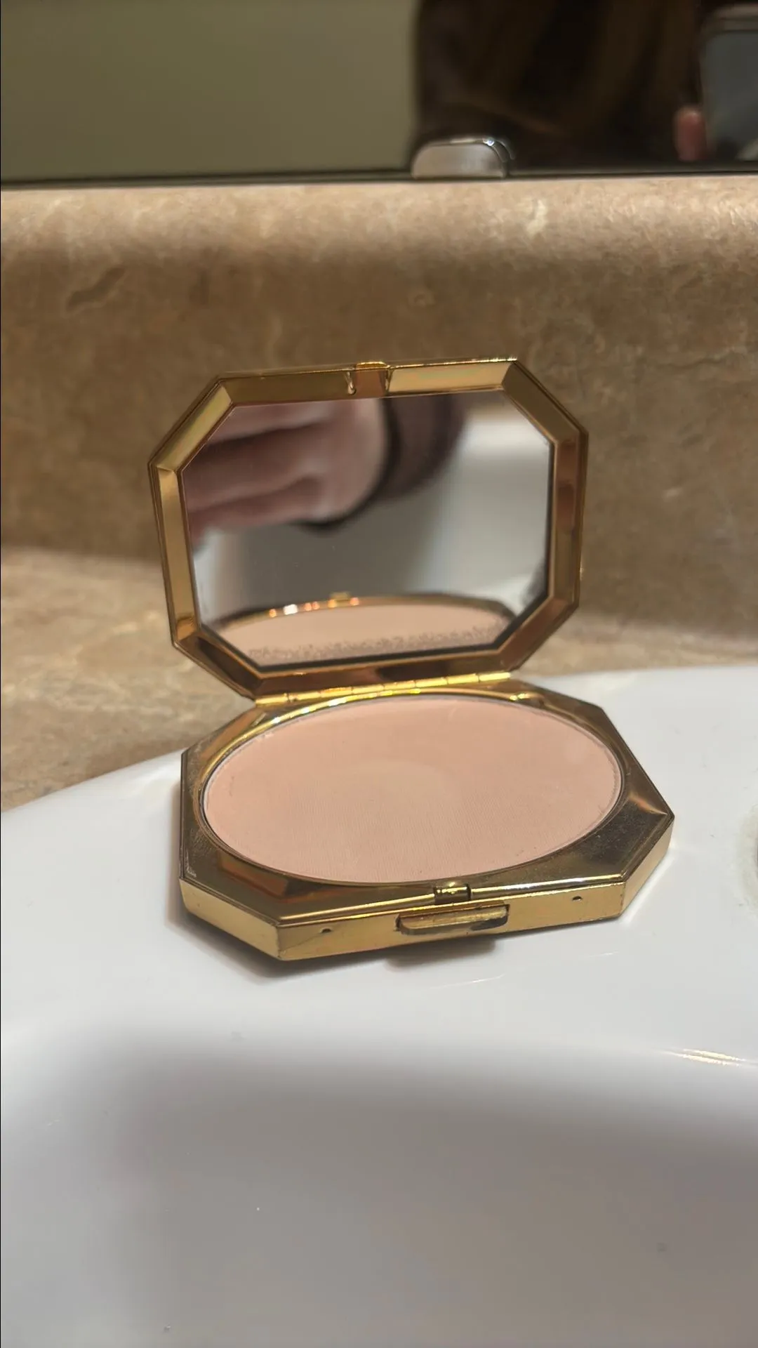 Product image for Vintage AVON shiseido L-compact with face powder