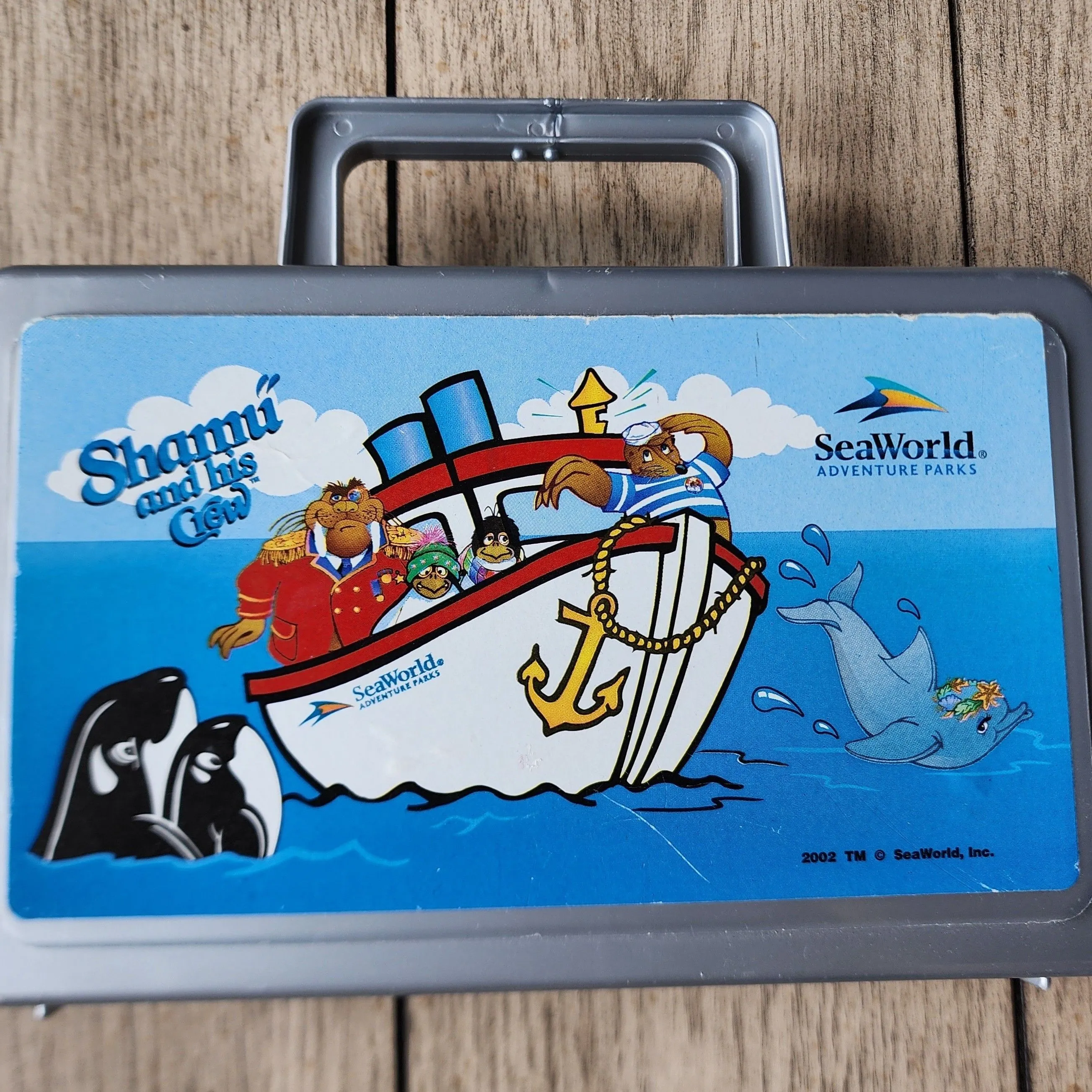 Product image for Vintage! SeaWorld Adventure Parks Shamu and his Crew Lunch Box 2002 Discontinued