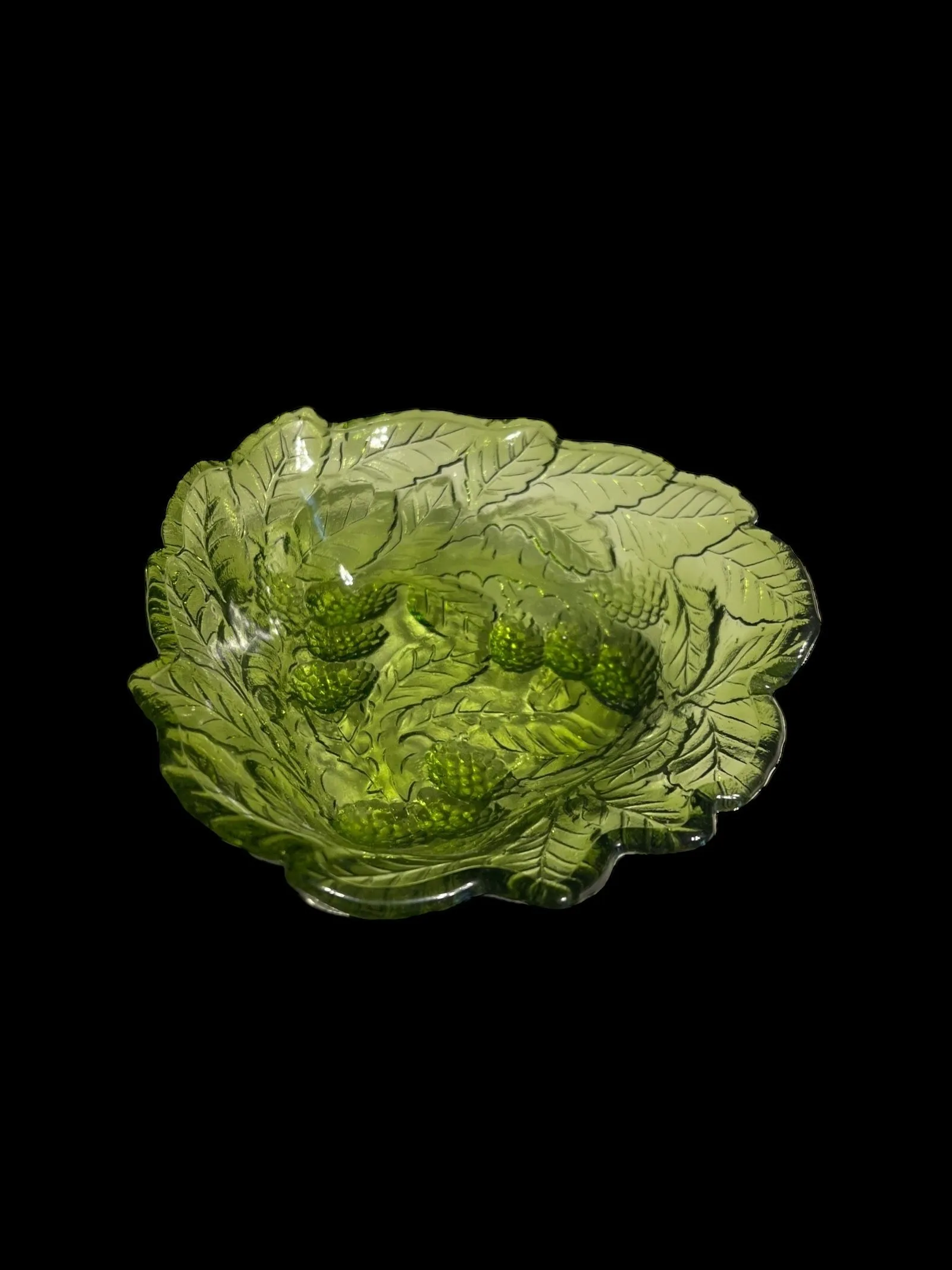 Product image for 220 Indiana glass avocado green Loganberry 5.75 x 2" bowl