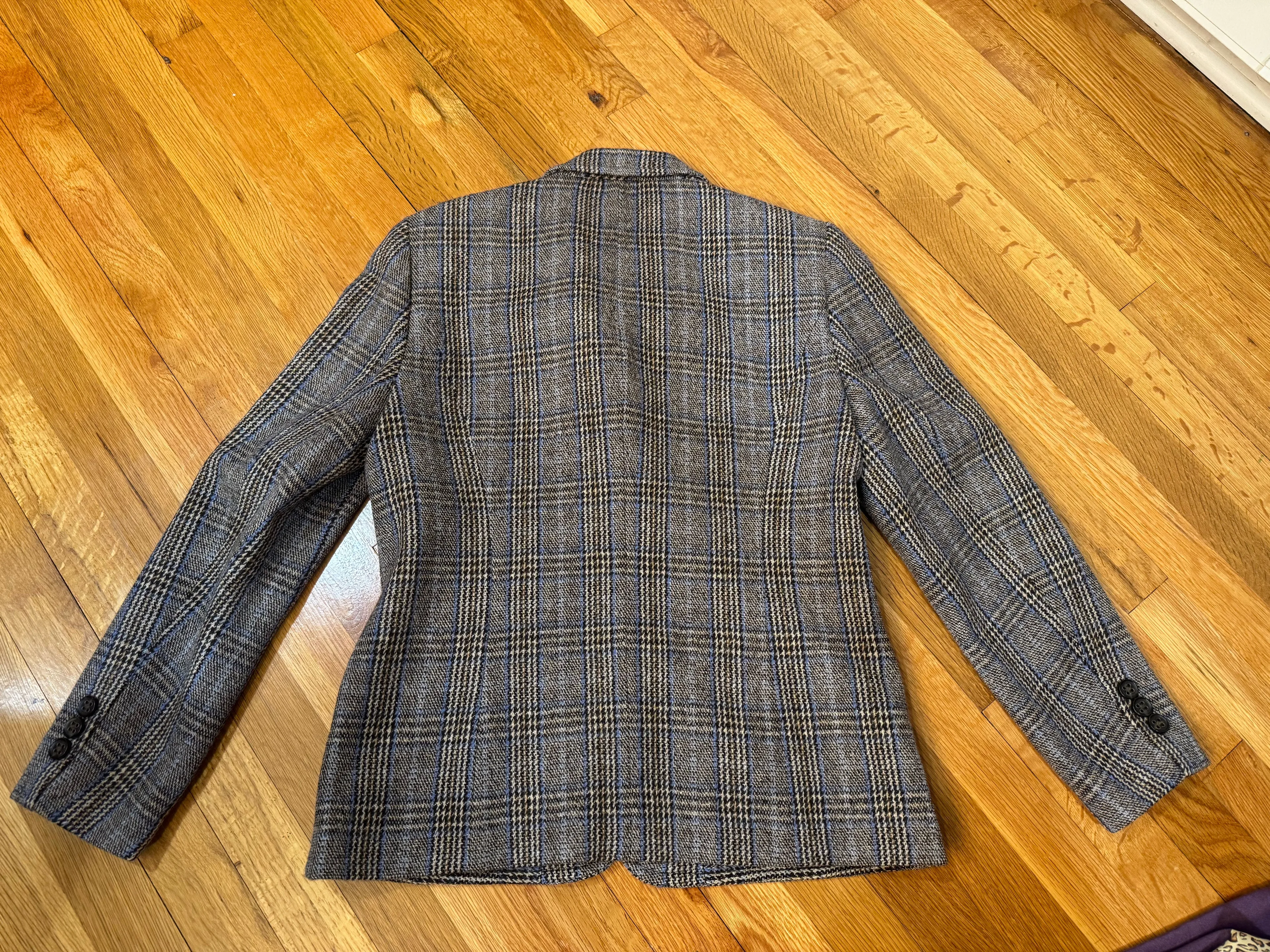 Listing Image Blurred Background