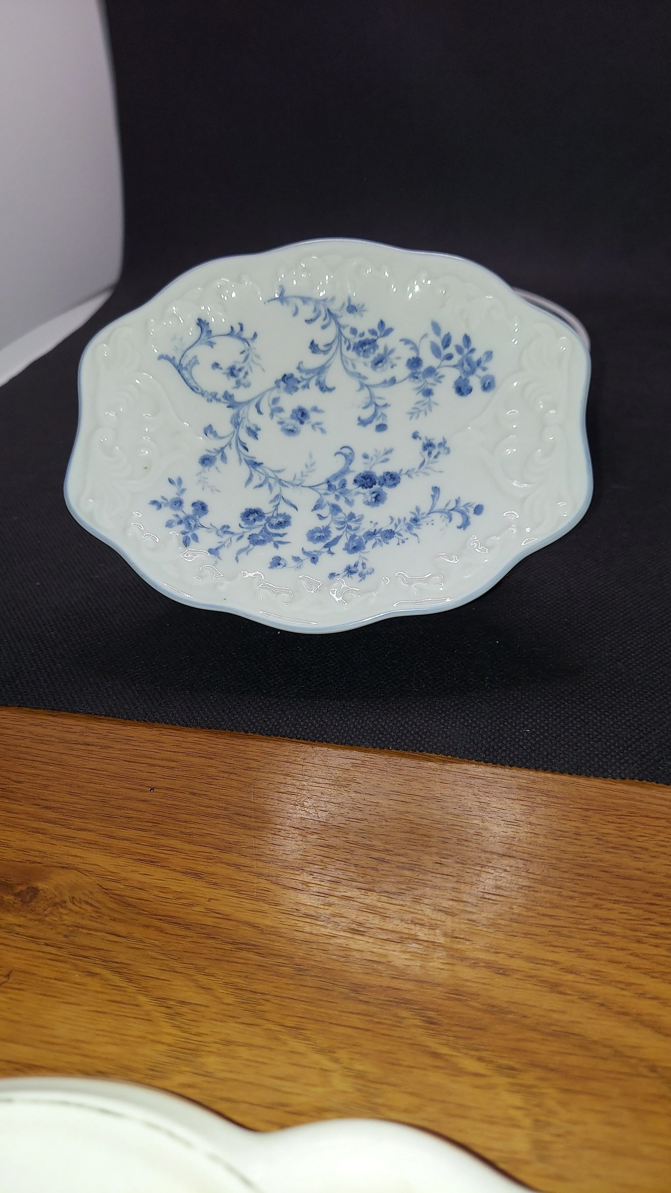 Product image for NEW Victorian Style Bathroom Soap / Trinket Dish Floral Blue White Toile Decor