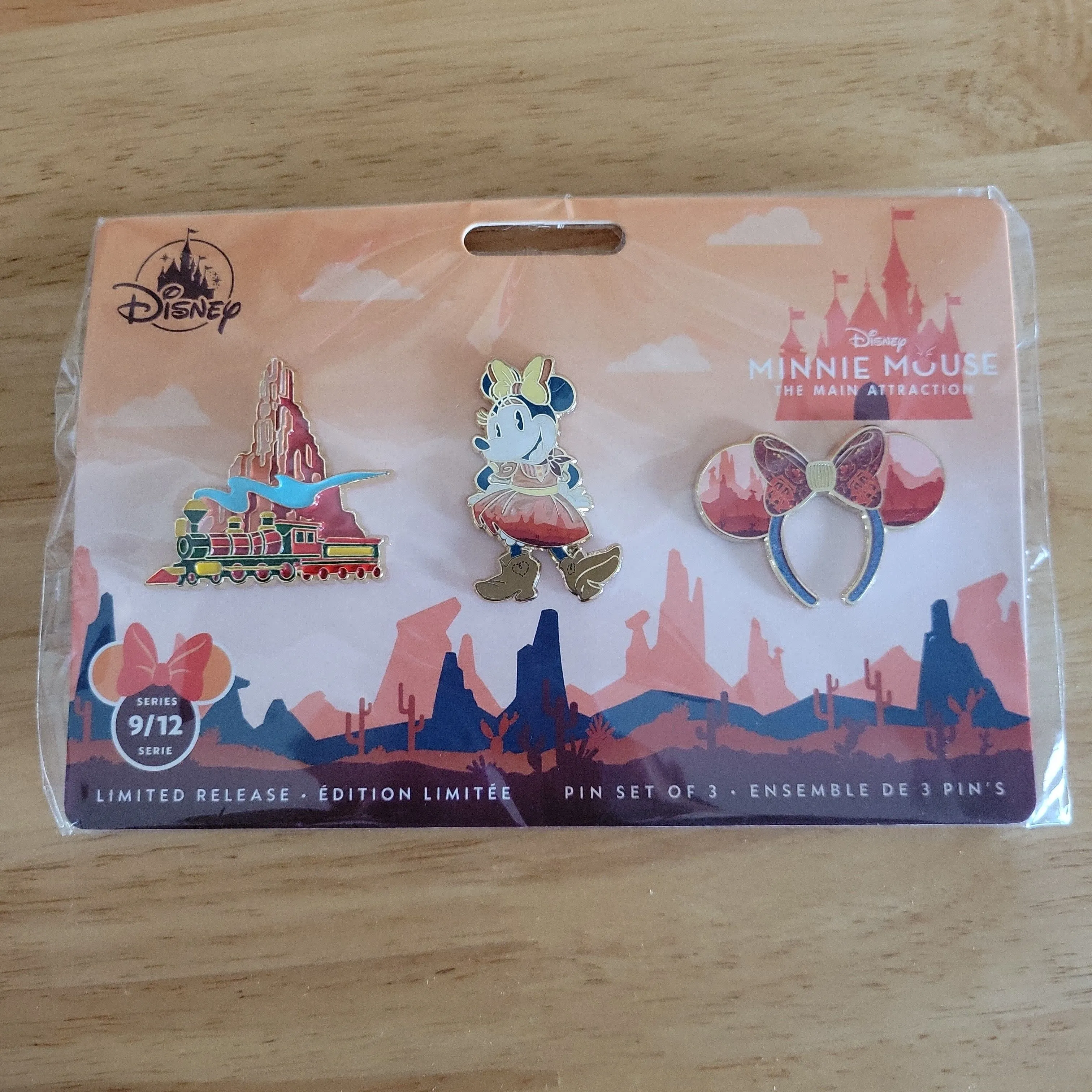 Product image for Minnie Mouse Main Attraction The Big Thunder Mountain Pins