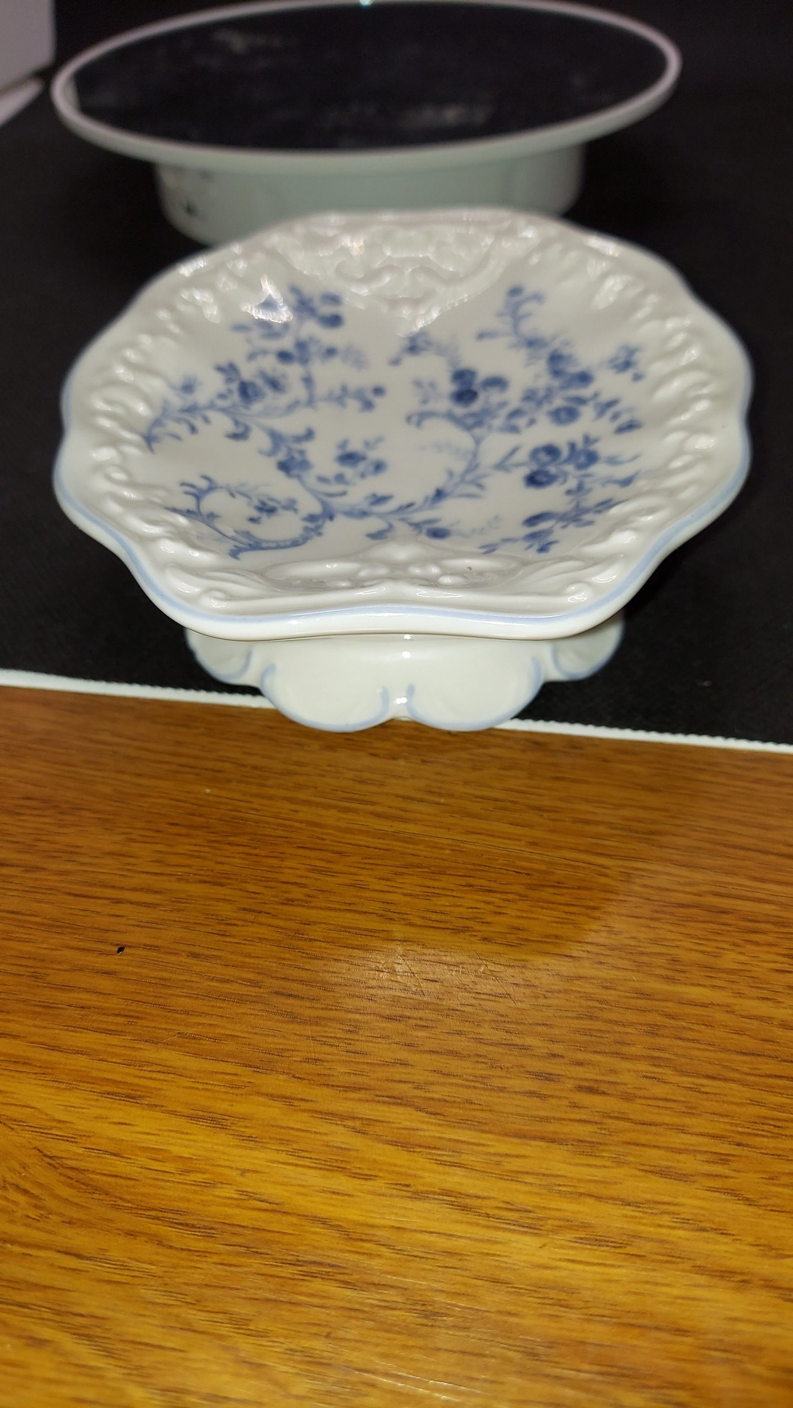 Listing Image Blurred Background