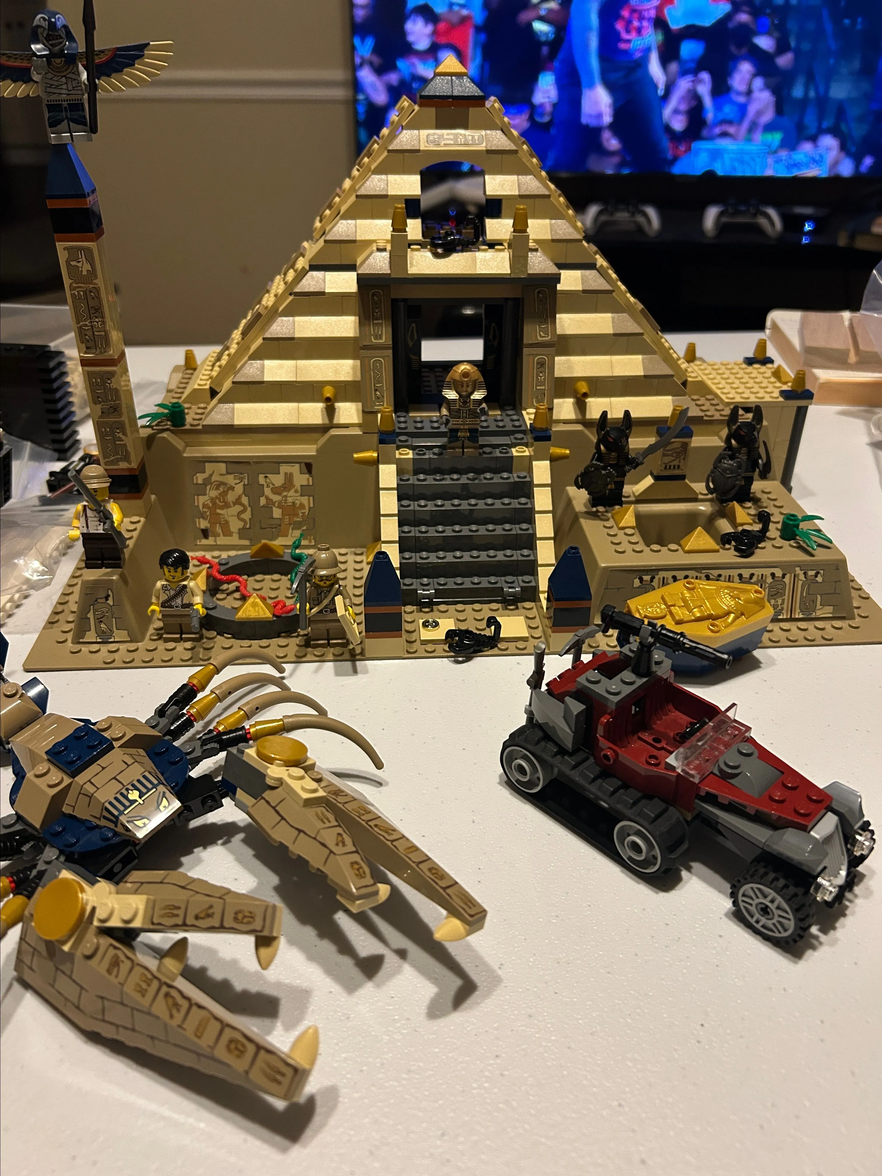 7327- Scorpion Pyramid · Whatnot: Shop, Sell, Connect