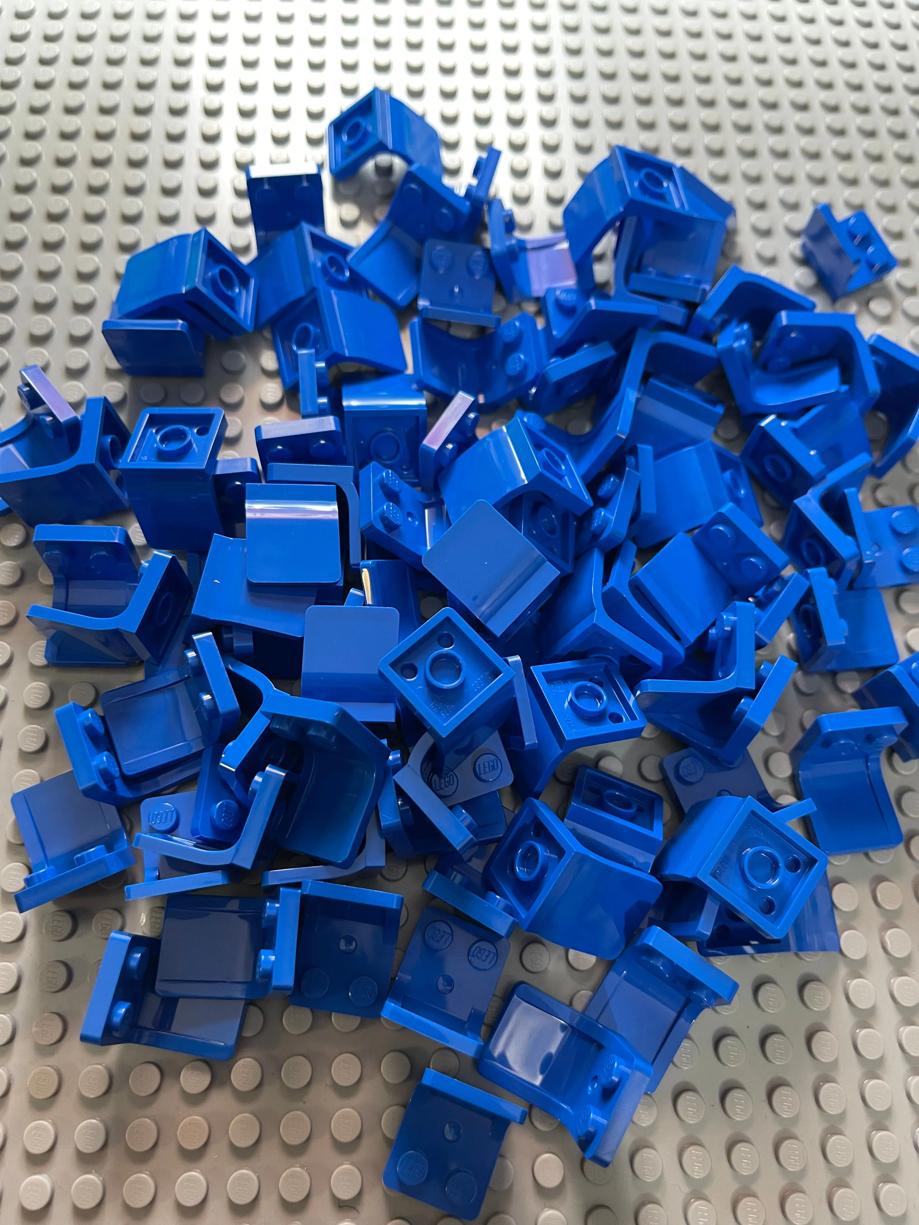 Product image for LEGO Chair 2 x 2 with Center Sprue Mark lot of 20