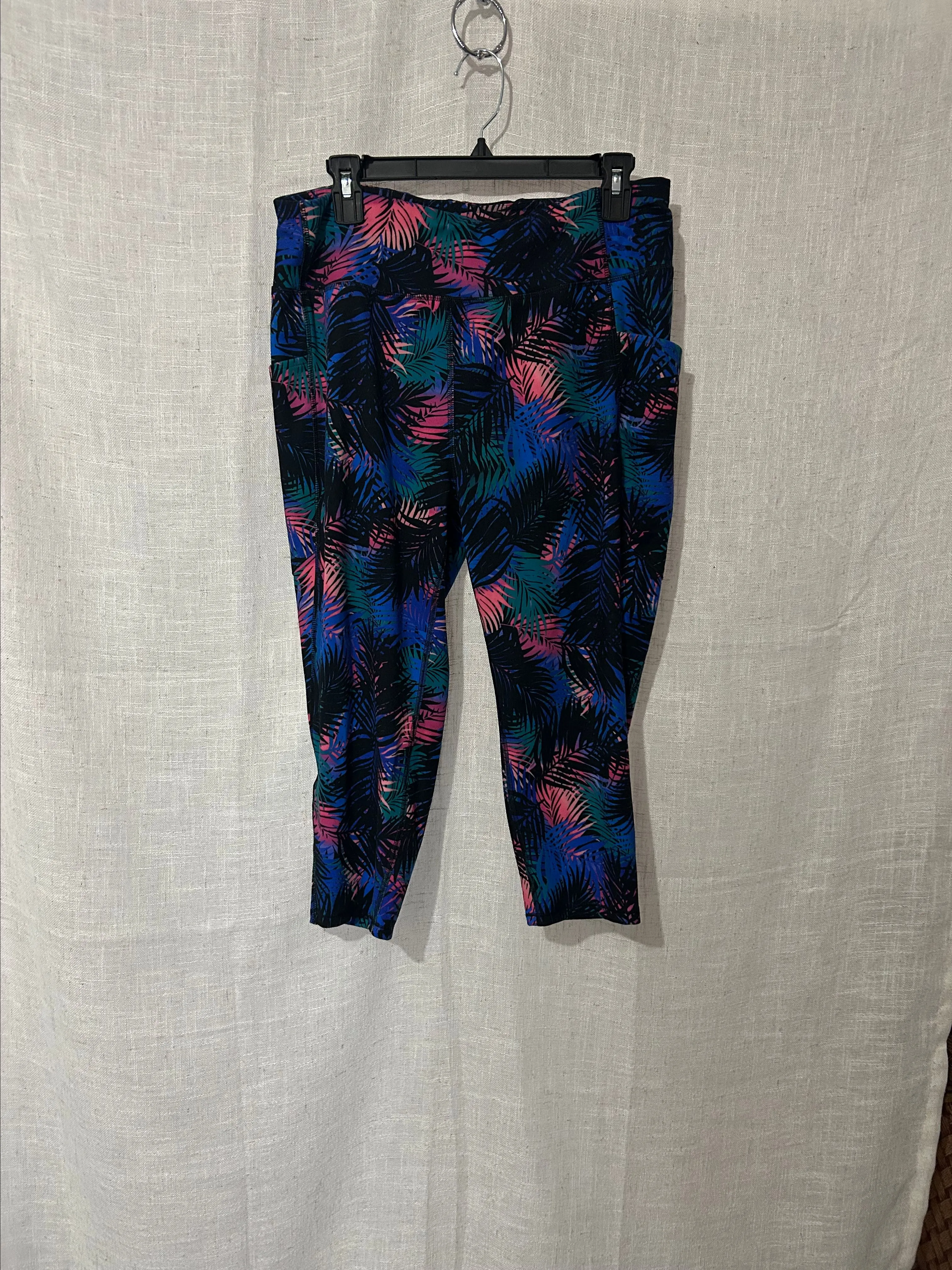 Product image for Mta Sport athletic capris- size xlarge