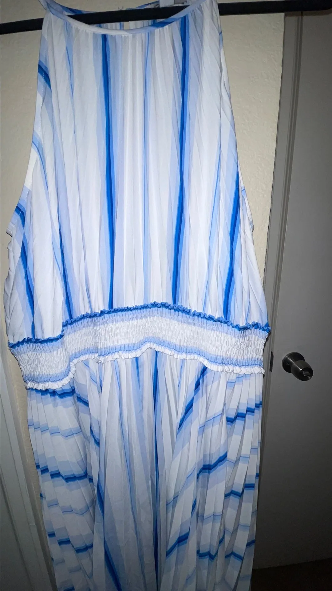 Listing Image Blurred Background
