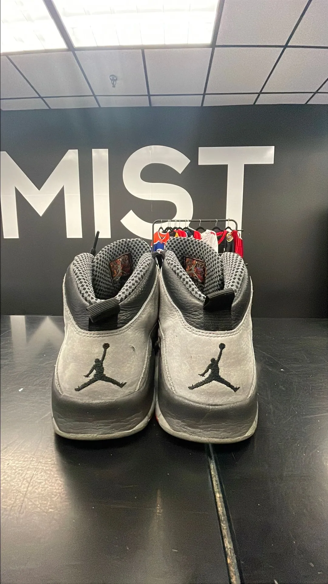 Listing Image Blurred Background