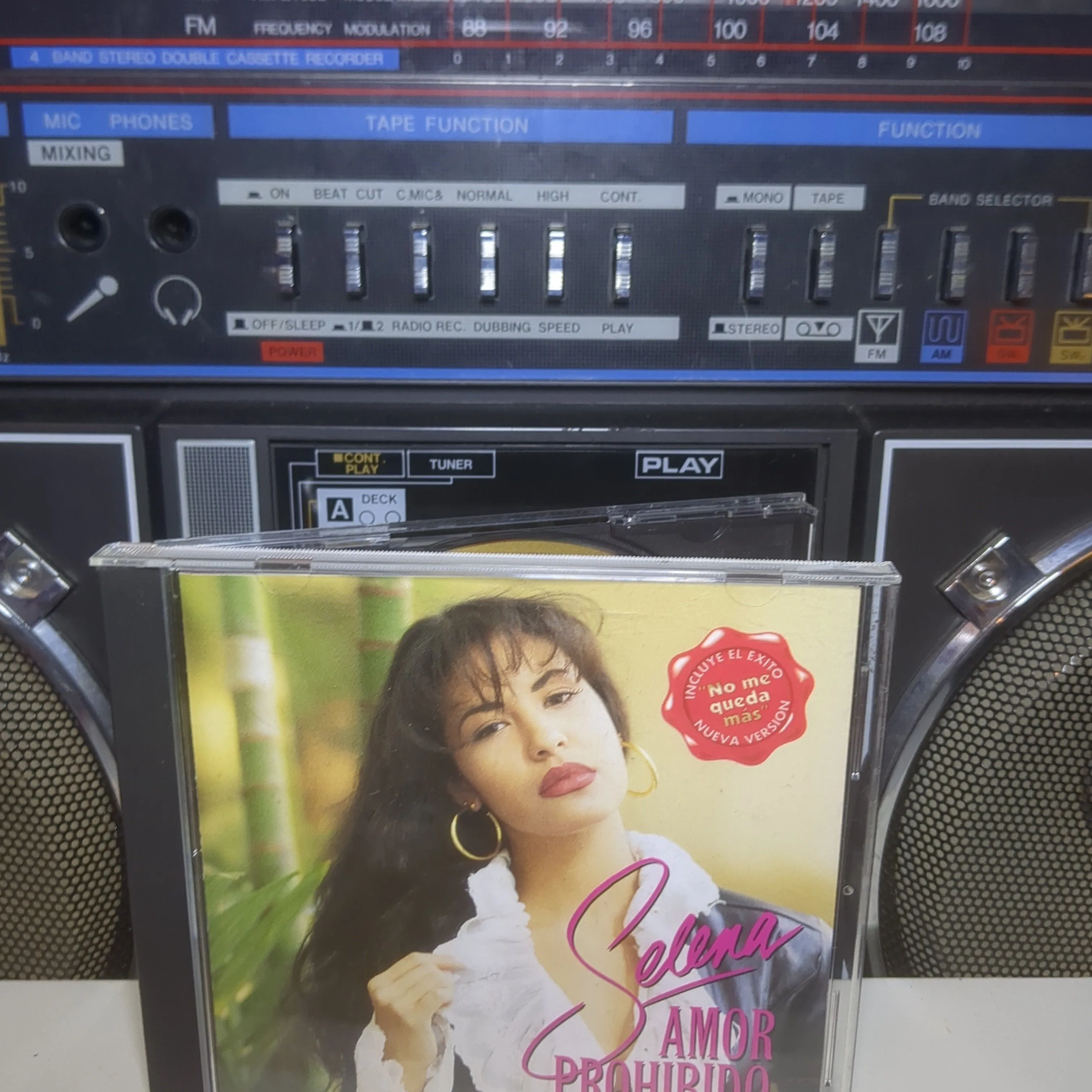 Product image for Selena Amor Prohibido