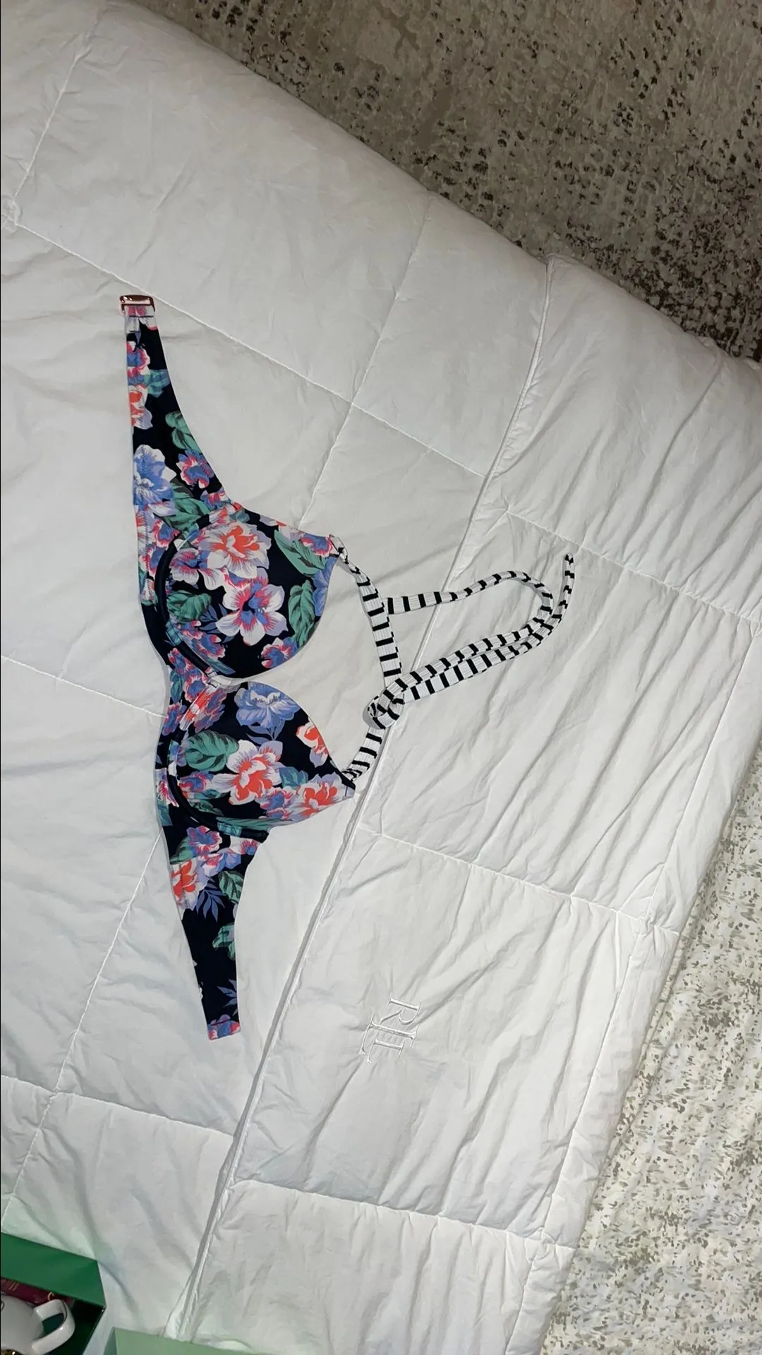 Product image for Woman’s top bathing suits large