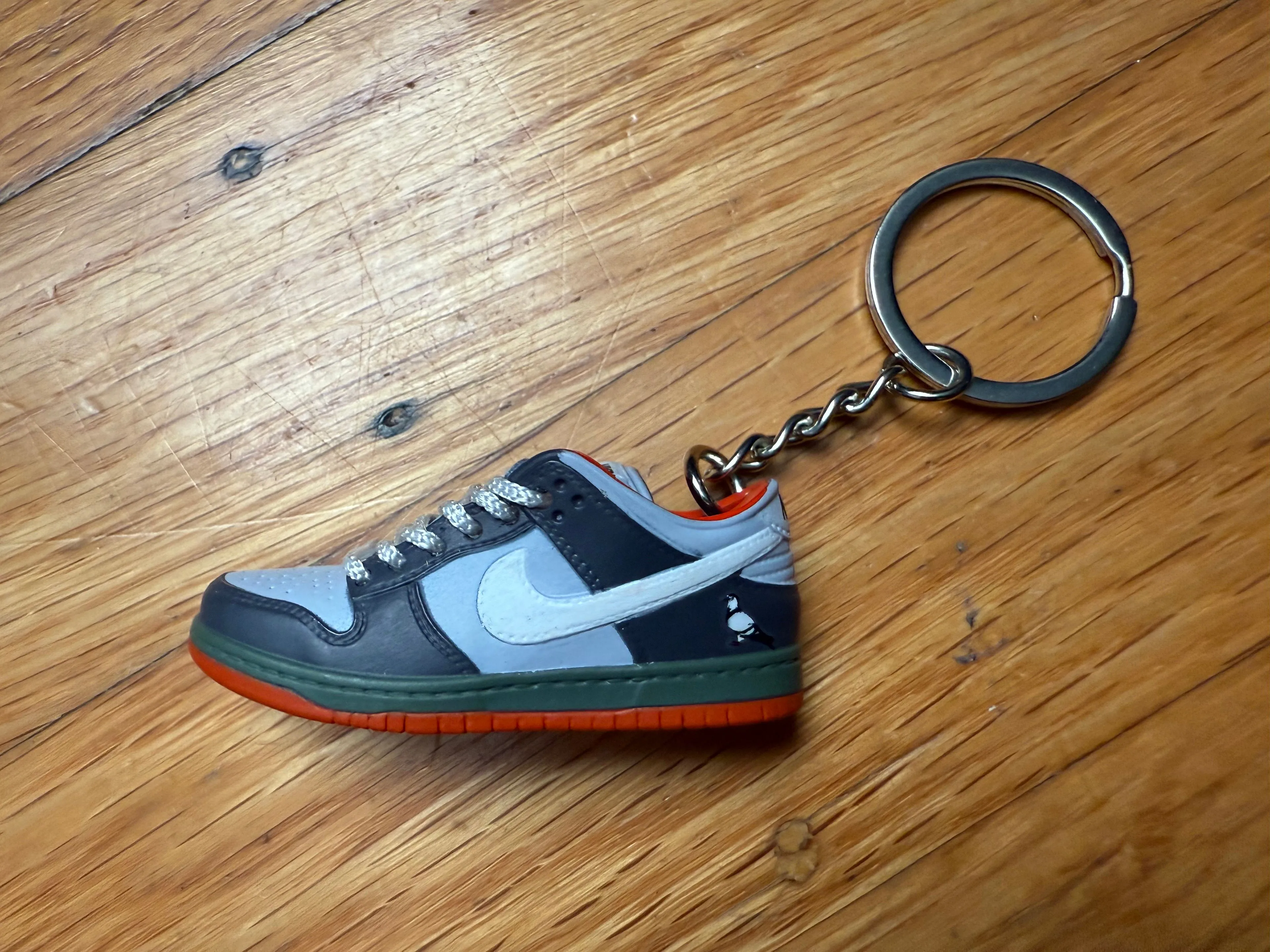 Product image for 3d Nike SB Dunk low NYC Pigeon Sneaker/Shoe Keychain
