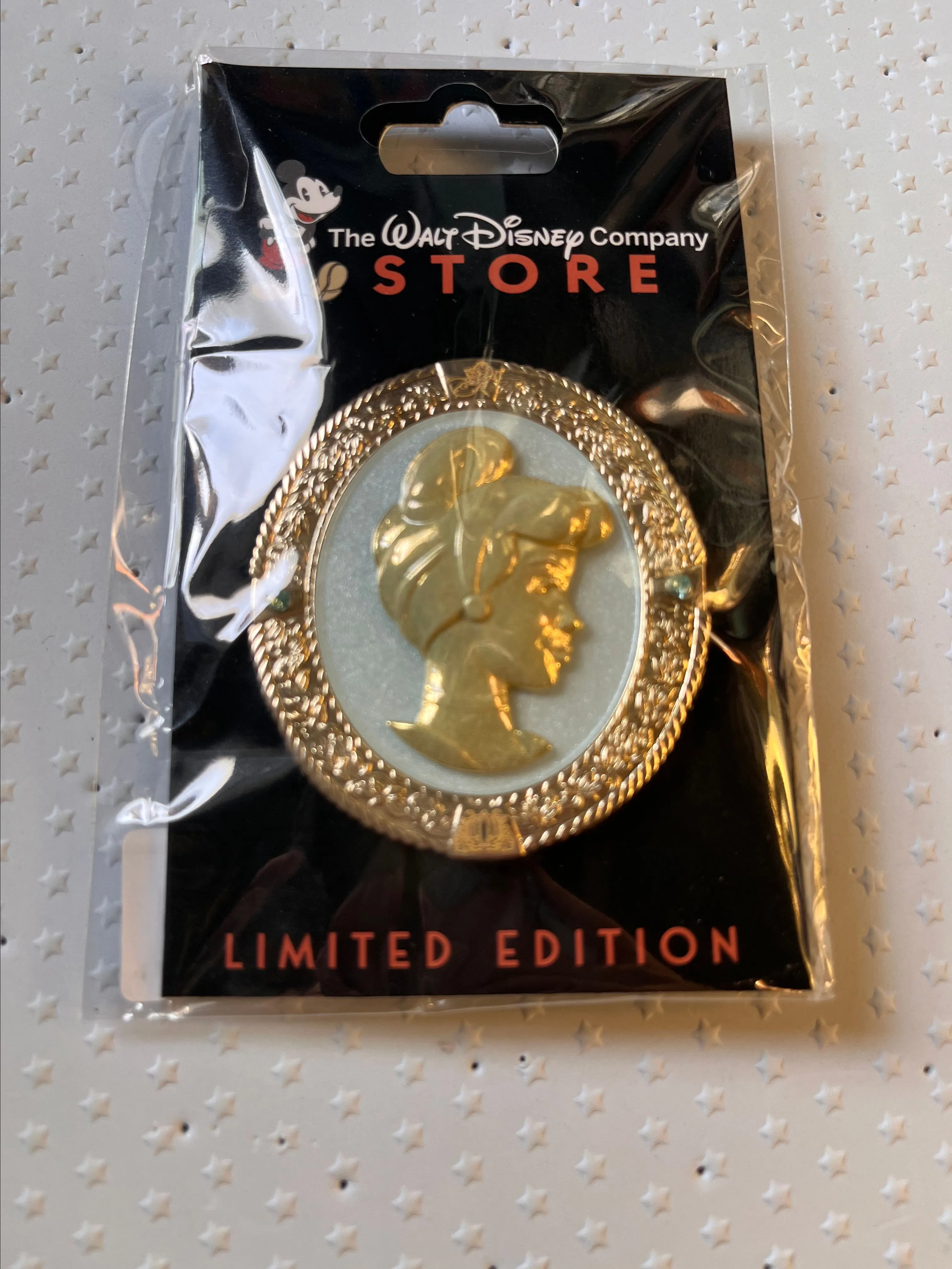 Product image for Cindy cameo pin