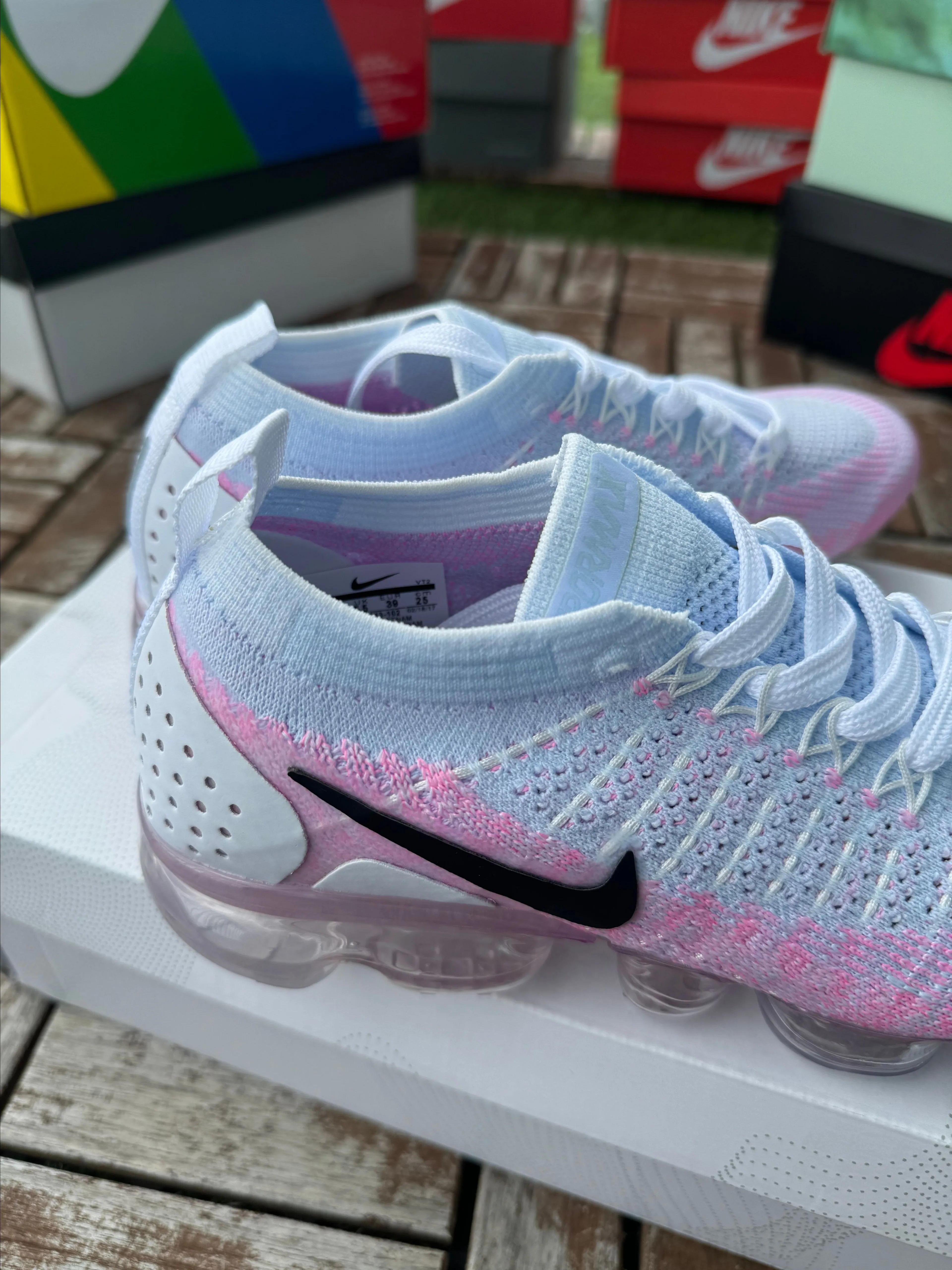 nike air vapormax flyknit 2 white black hydrogen & pink
