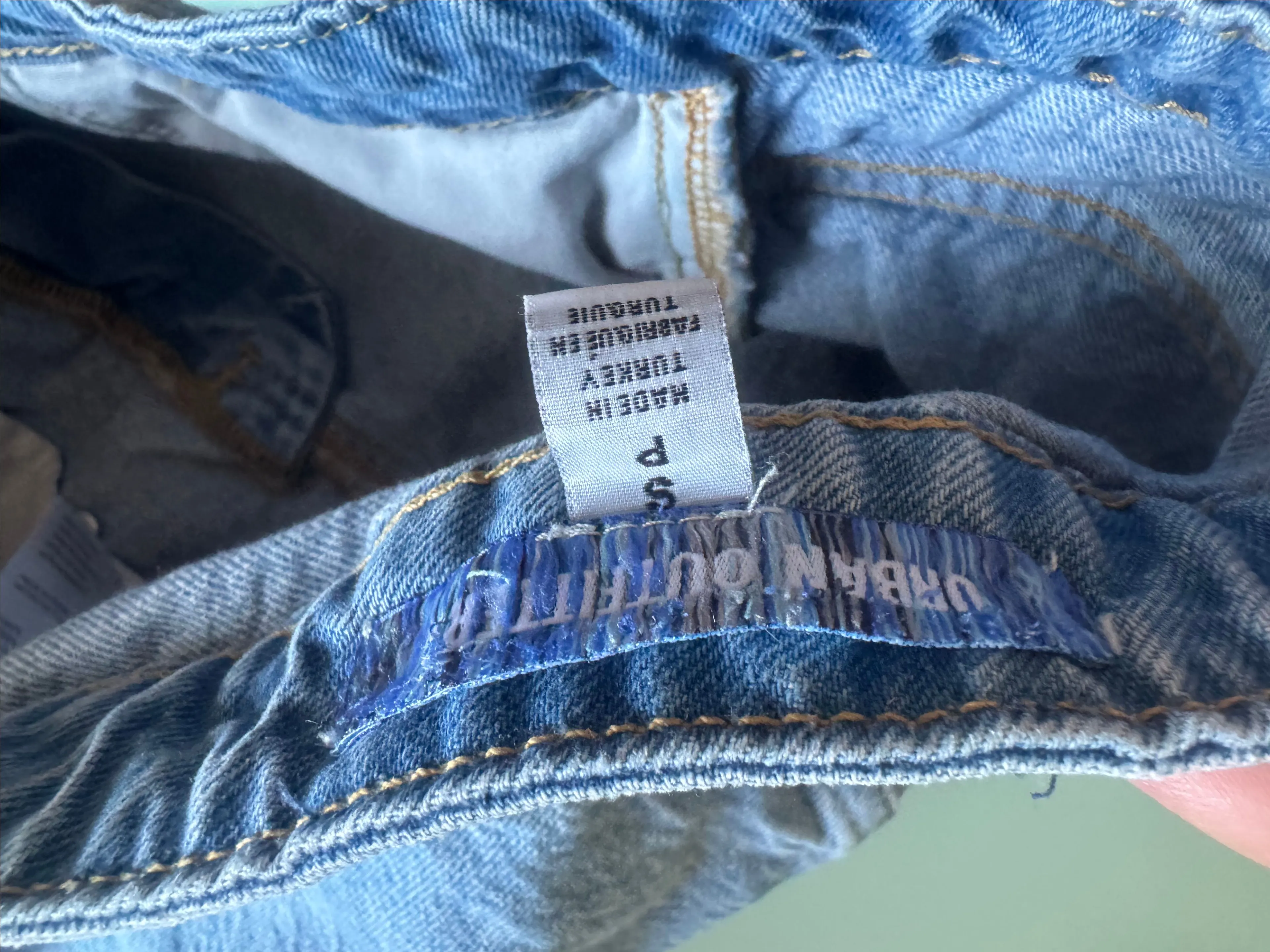 Listing Image Blurred Background