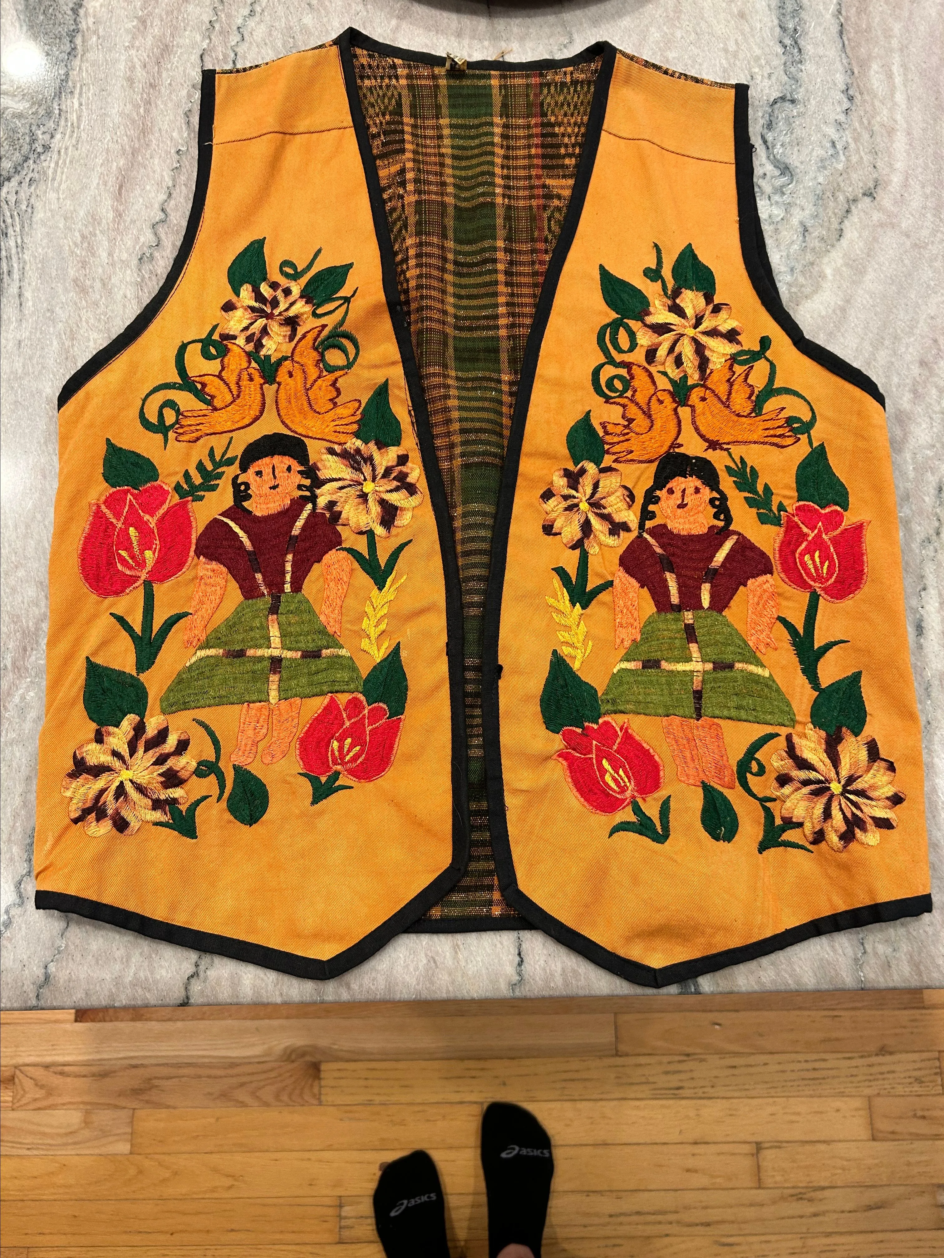 Product image for Vintage Guatemalan Folk Vest / Ethnic Embroidered Ikat Vest / S / M /
