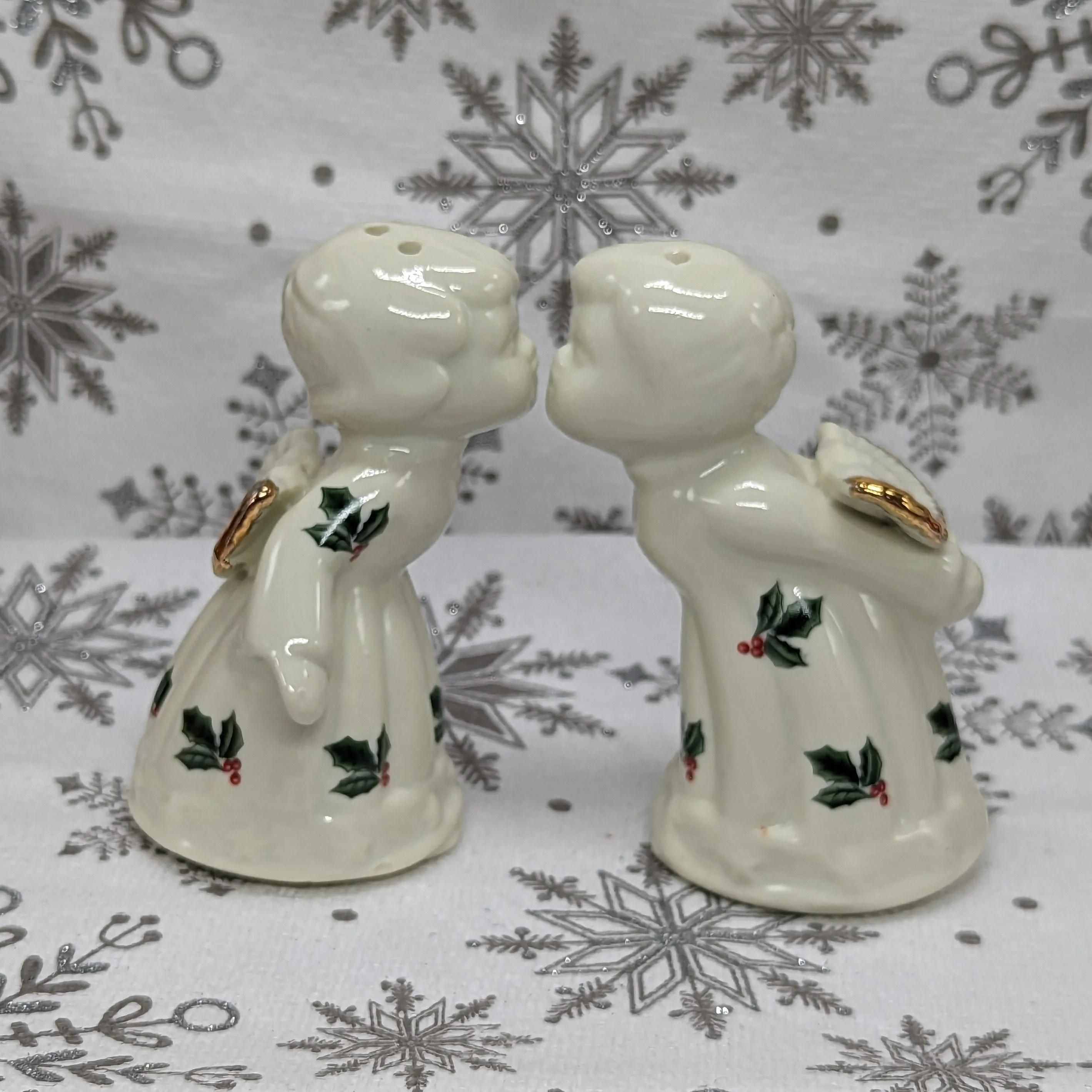Product image for X276 Vintage Kissing Angel S&P Shakers