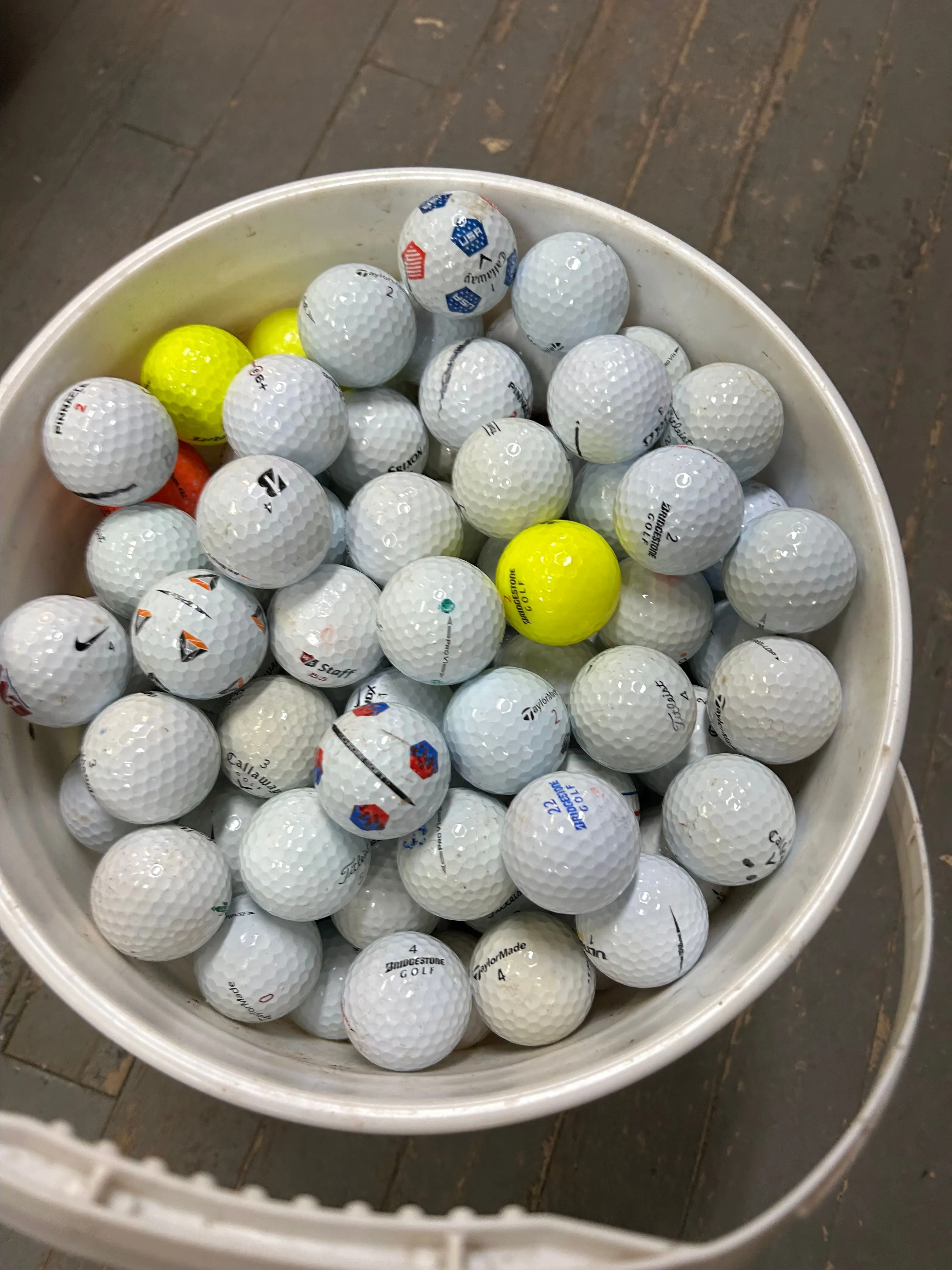 Product image for 16 pounds Bucket of golf balls in a box  used apprx. 160 balls per box