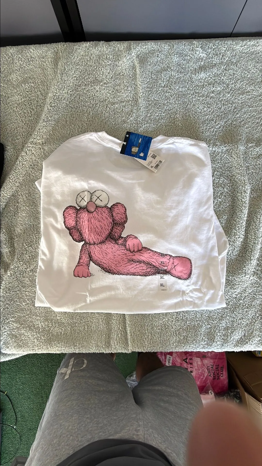 Product image for KAWS x UNIQLO XL T-Shirt