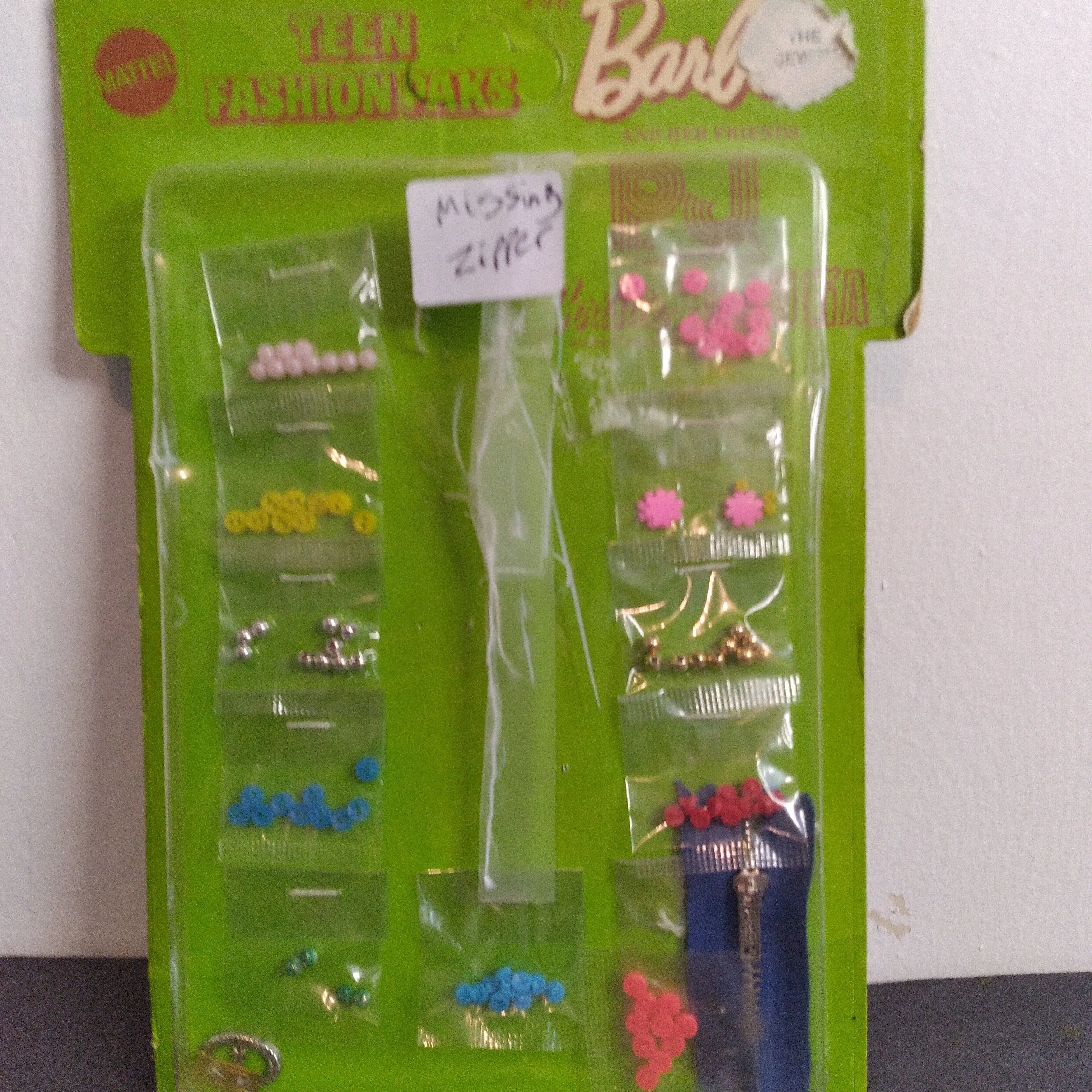 Product image for 1970  Teen Fashion Pack For Barbie & Her Friends P.J., Christy & Julie  ( Fashion Making Kit)