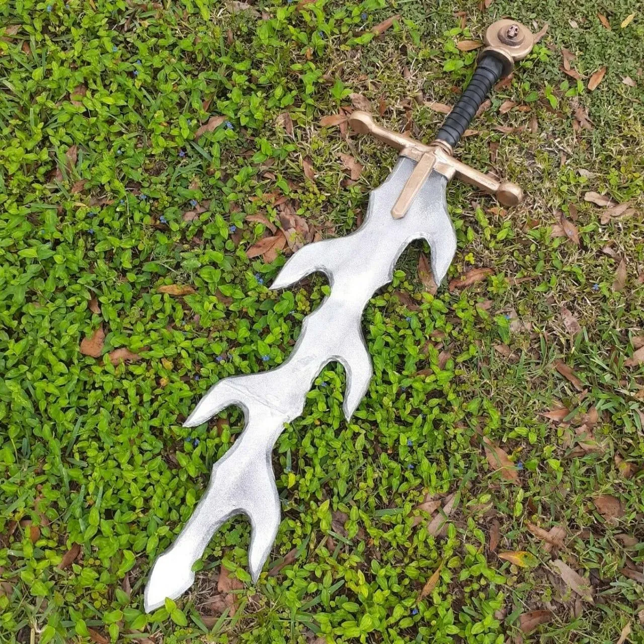 Product image for handmade EVA foam Greatsword the Wyld Huntsman