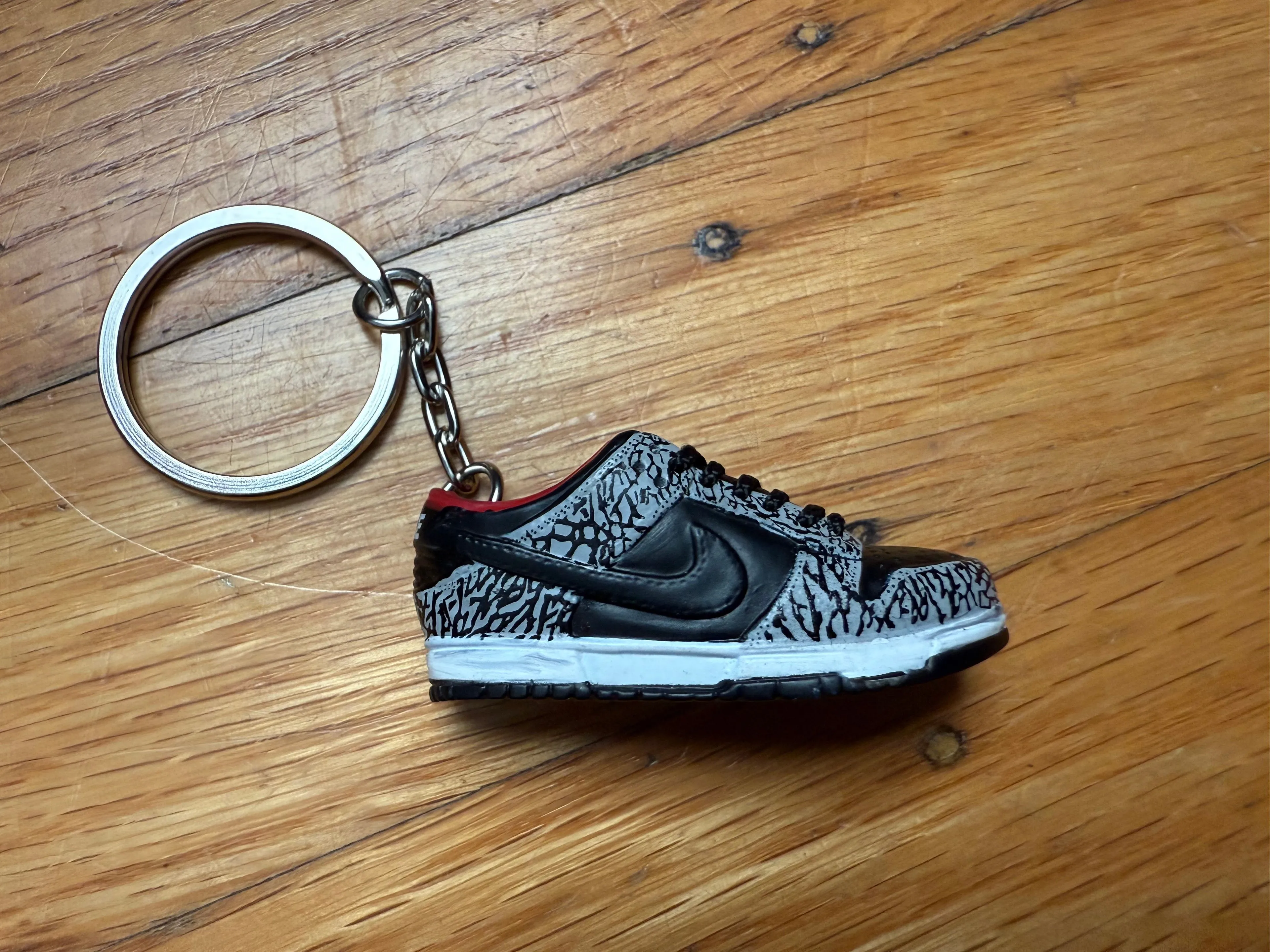 Product image for 3d Nike SB Dunk Black Supreme low Sneaker/Shoe Keychain