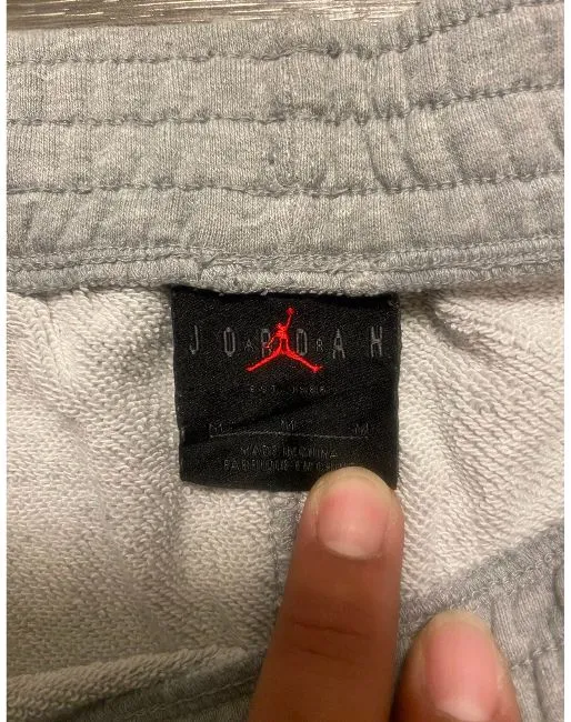 Listing Image Blurred Background