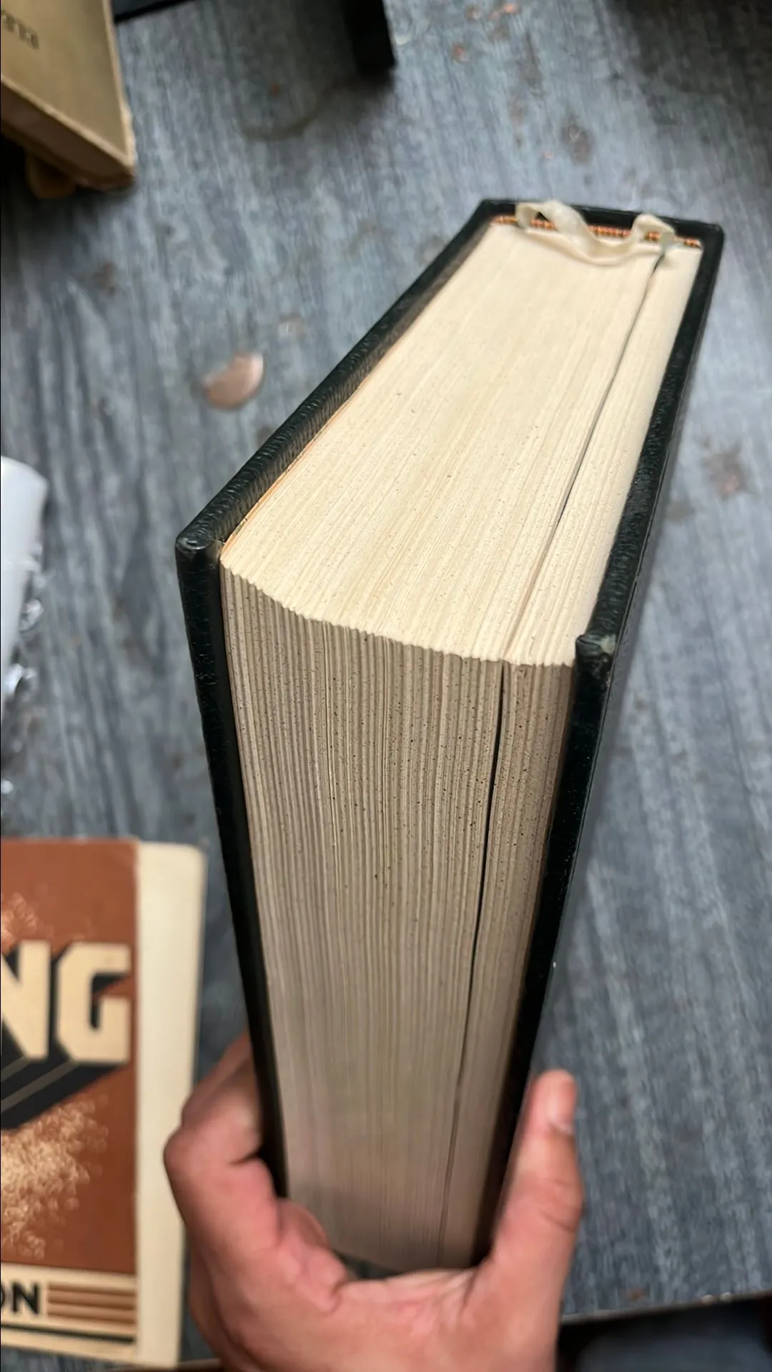 Listing Image Blurred Background