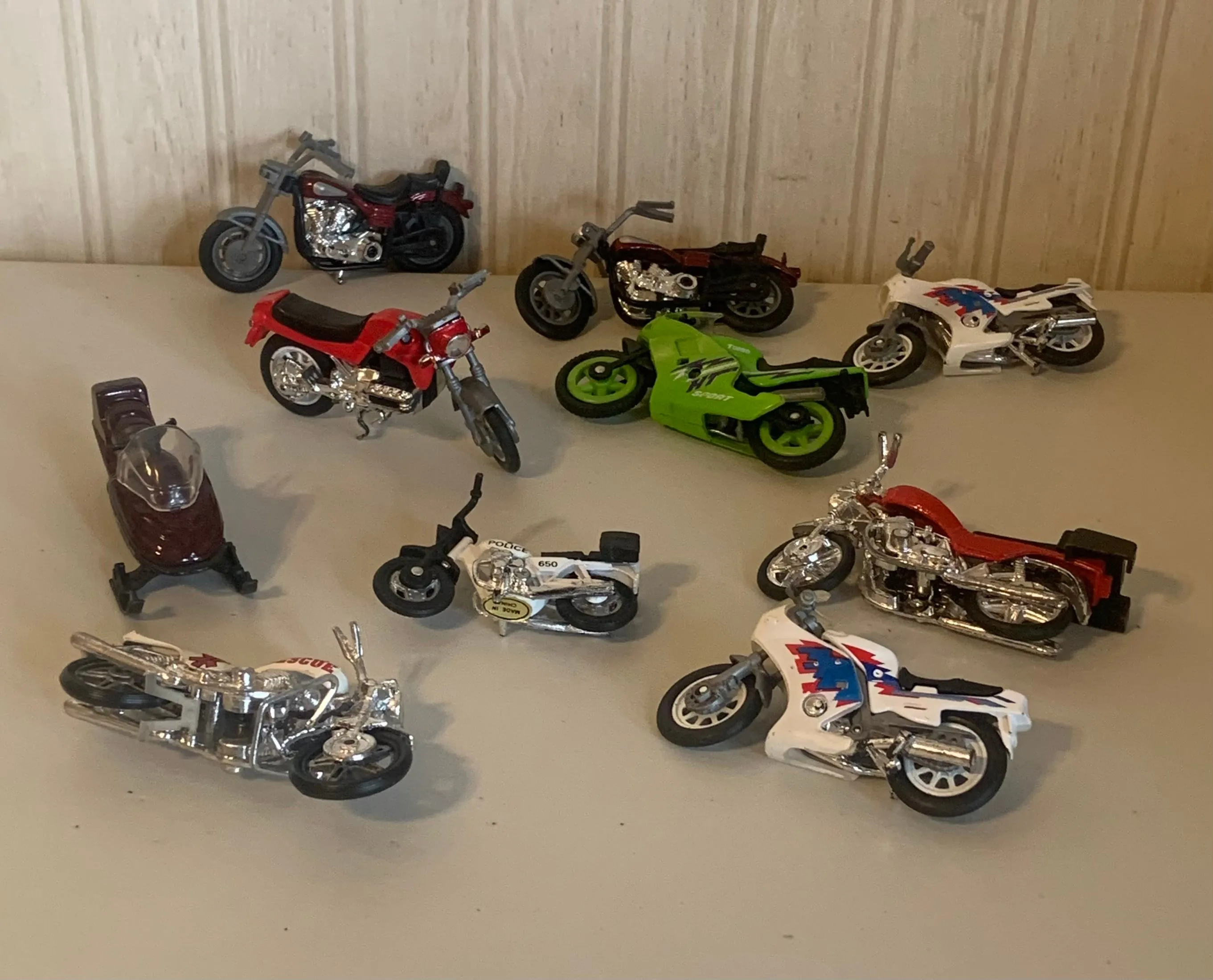 Product image for Lot Of Vintage Unbranded Die Cast Motorcycles And Snowmobile