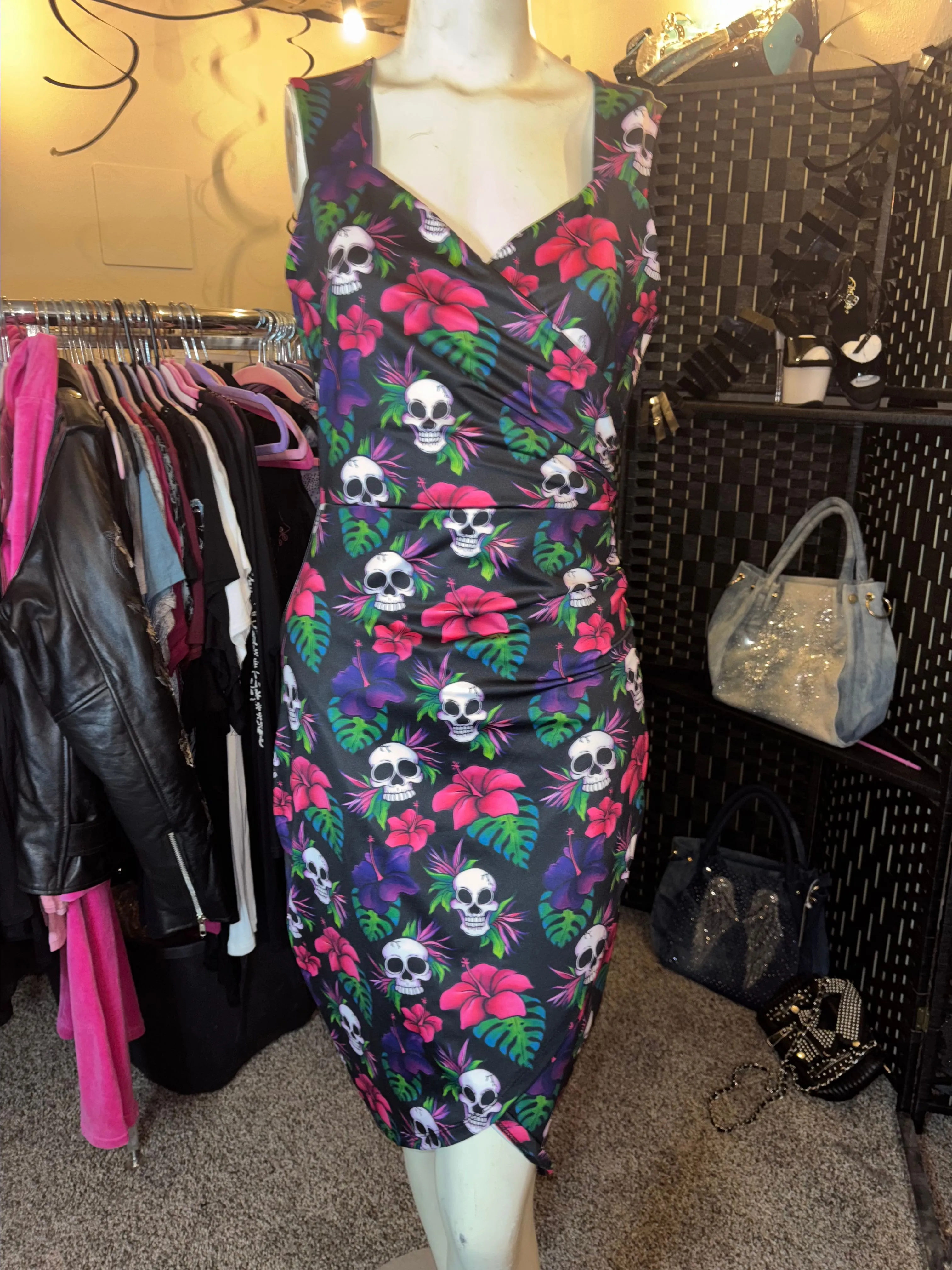 Product image for Sourpuss Tropical Skulls Tiki Dress RARE FIND